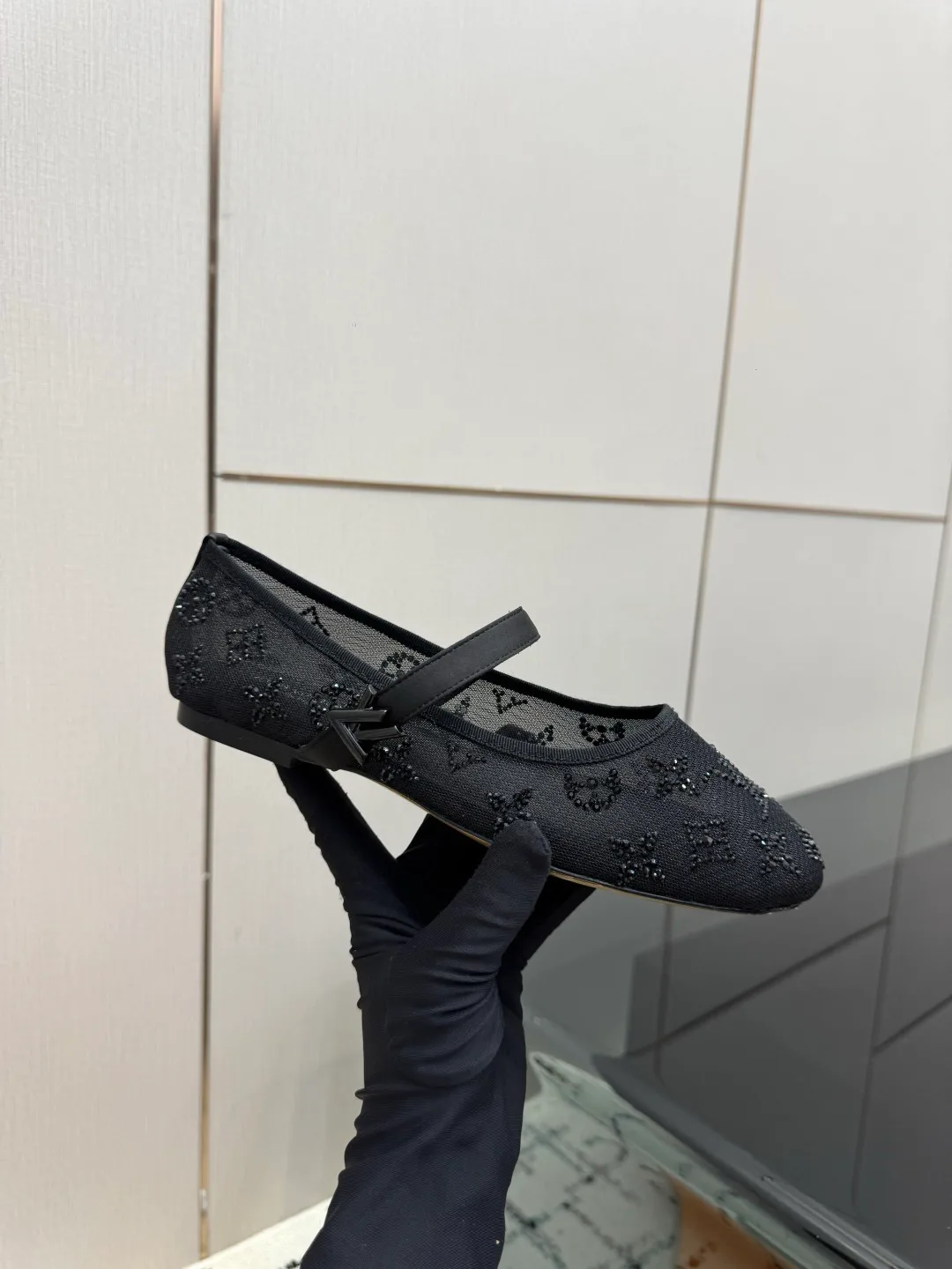 Women's Ballet Flats LOUIS VUITTON 17947020