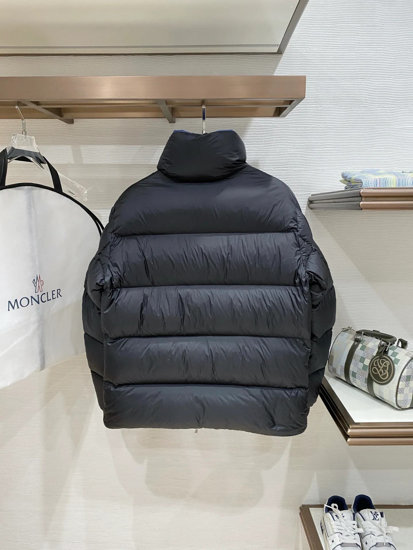 Men's Jackets And Down Jackets MONCLER 18097981