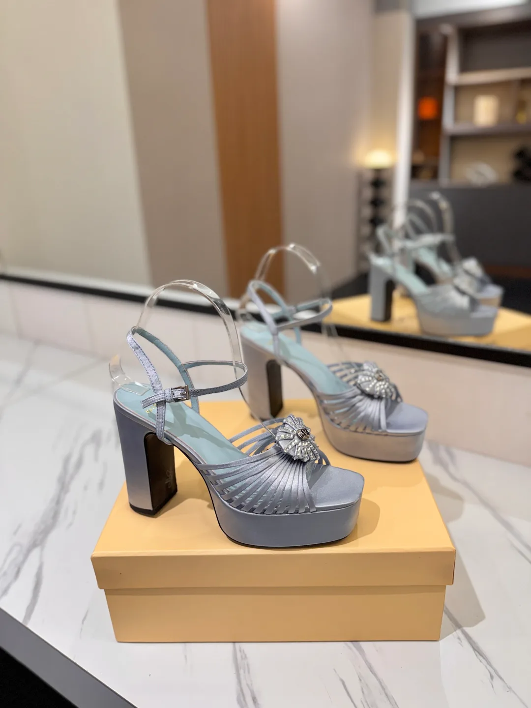 Women's Open-Toe Sandals VALENTINO 18134892