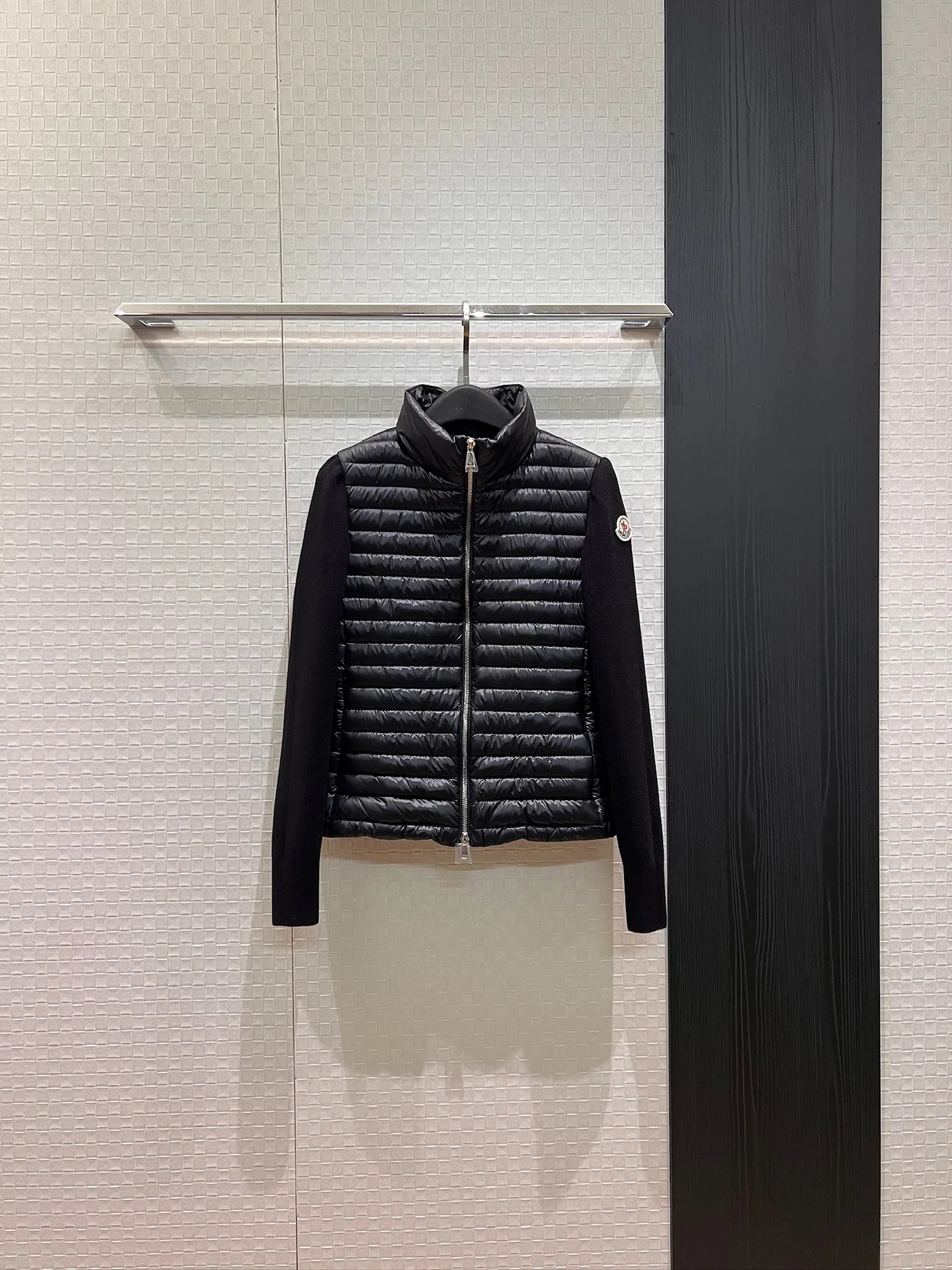 Women's Jackets And Down Jackets MONCLER 19576029