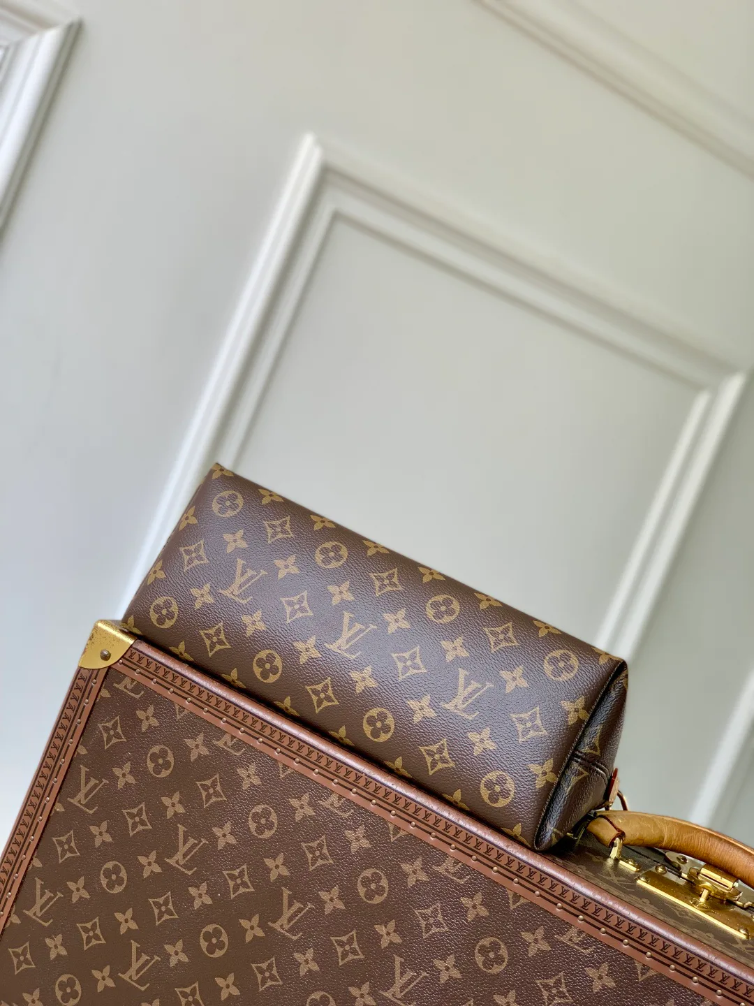 Women's Classic Handbags LOUIS VUITTON 18412580