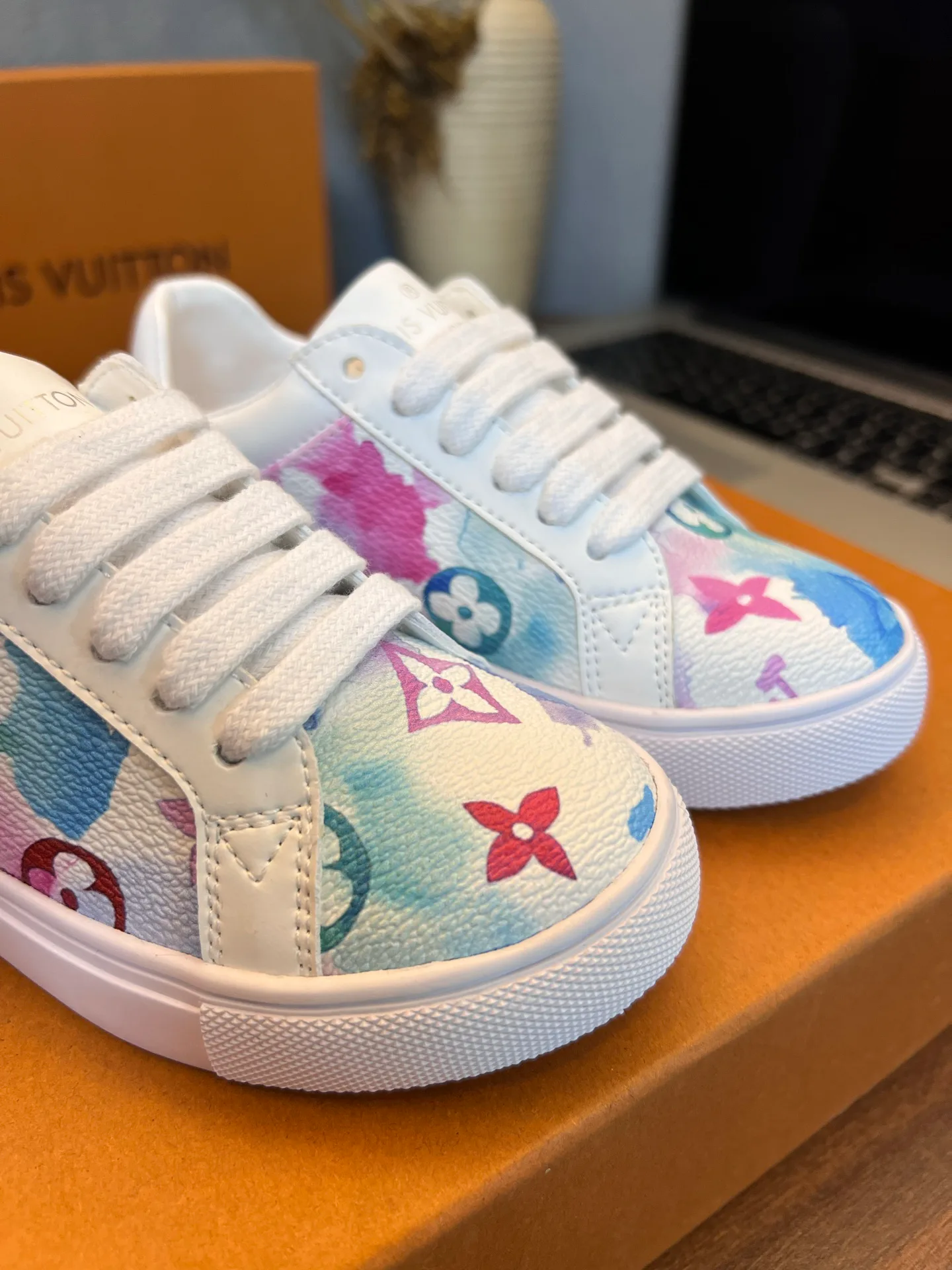 Women's Sneakers LOUIS VUITTON 18077544
