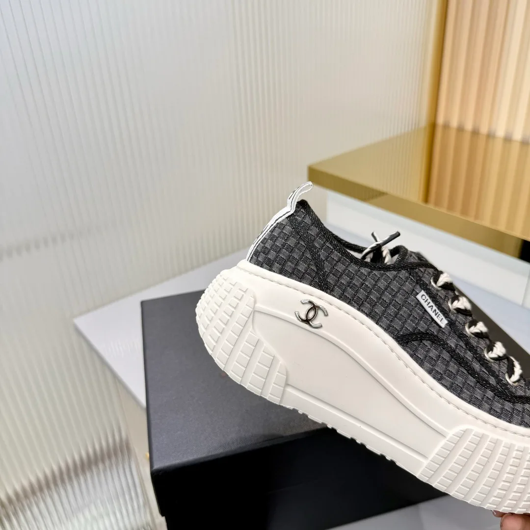Women's Sneakers CHANEL 18366990