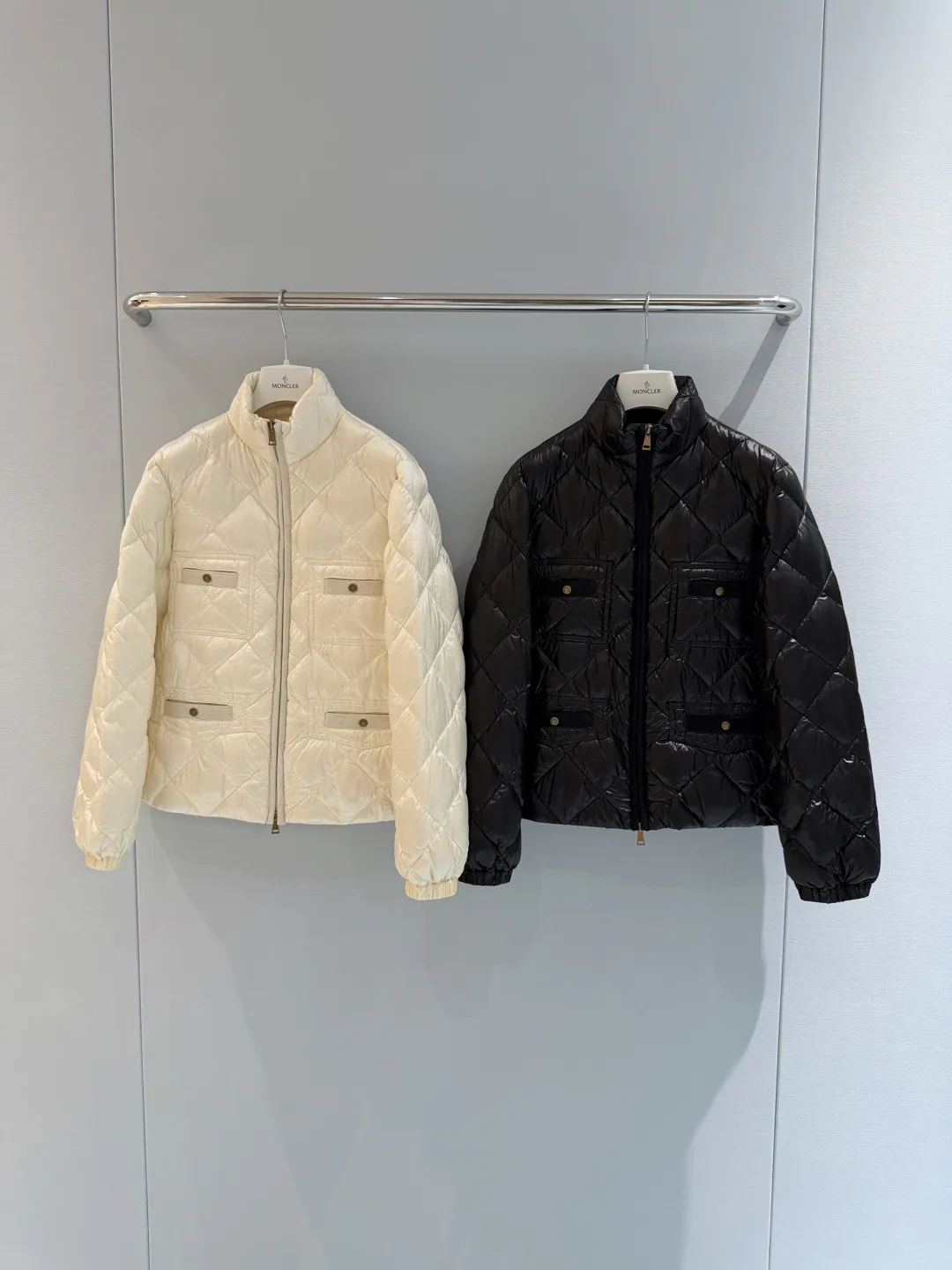 Women's Jackets And Down Jackets MONCLER 18474198