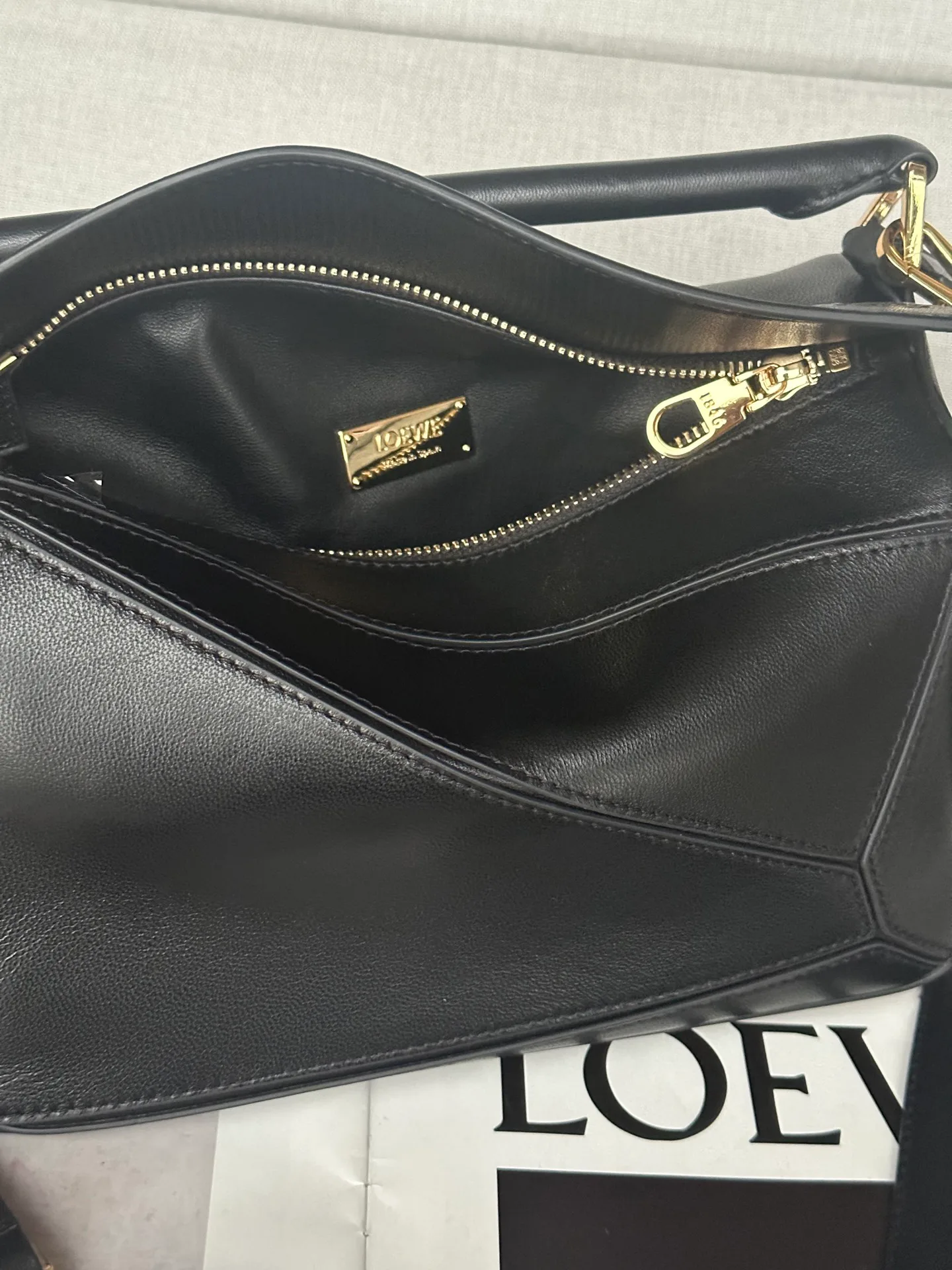 Women's Classic Handbags LOEWE 17943396
