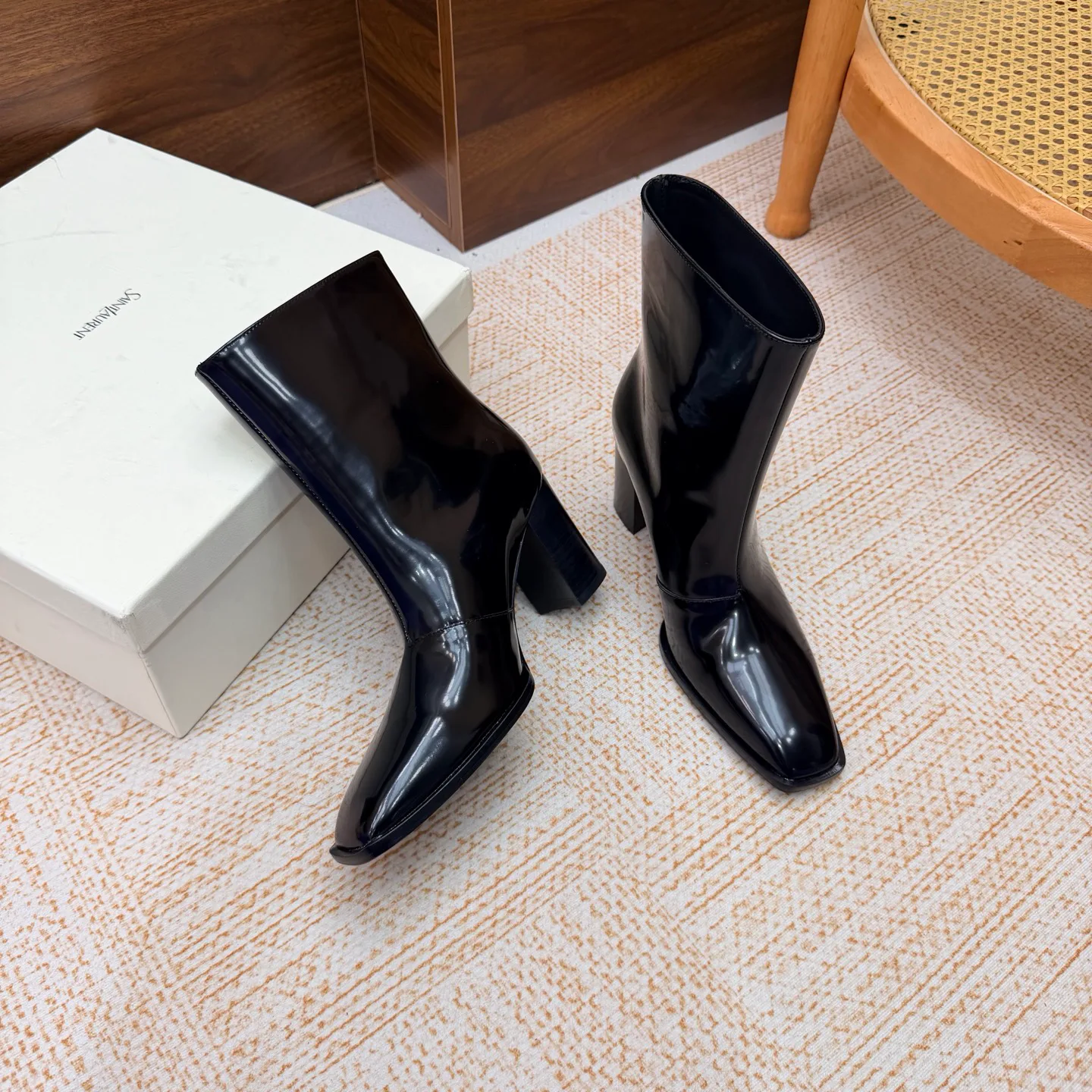 Women's Booties SAINT LAURENT 18104628