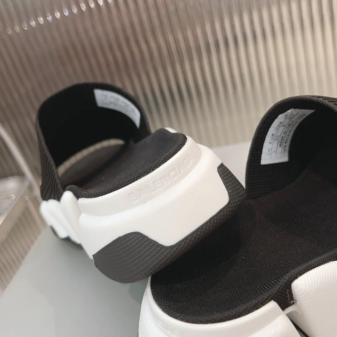 Women's Flip-Flops BALENCIAGA 17182657
