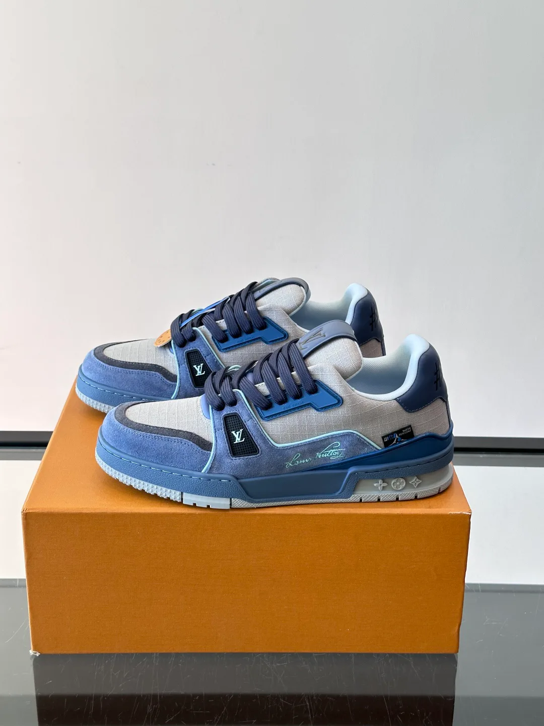 Men's Sneakers LOUIS VUITTON 17588543