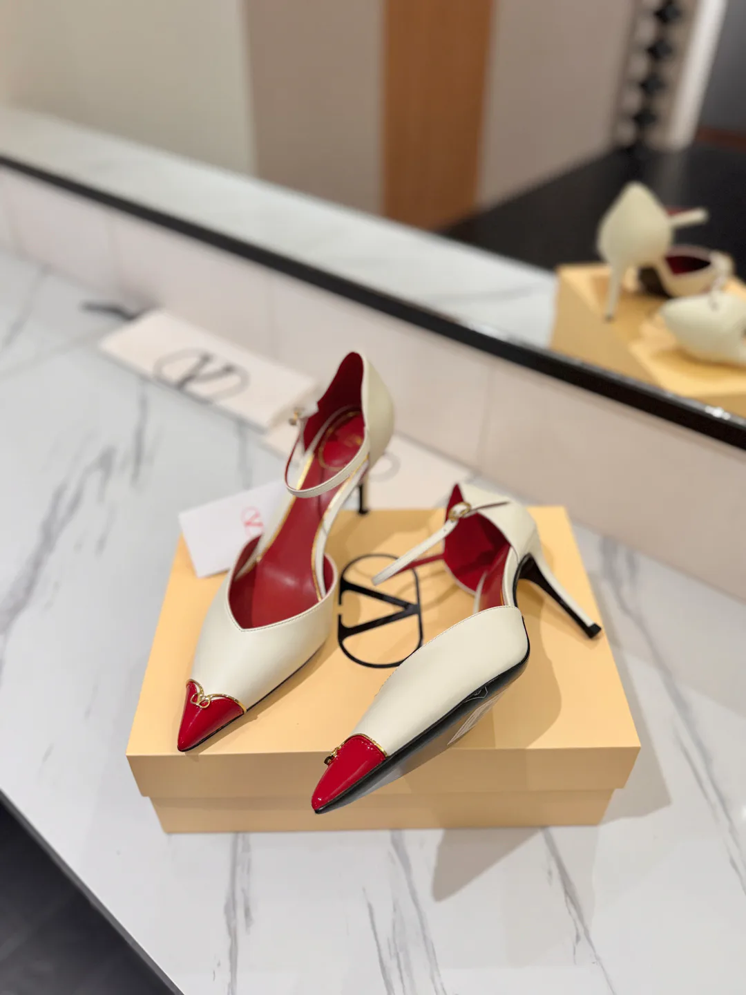 Women's Open-Toe Sandals VALENTINO 18134971