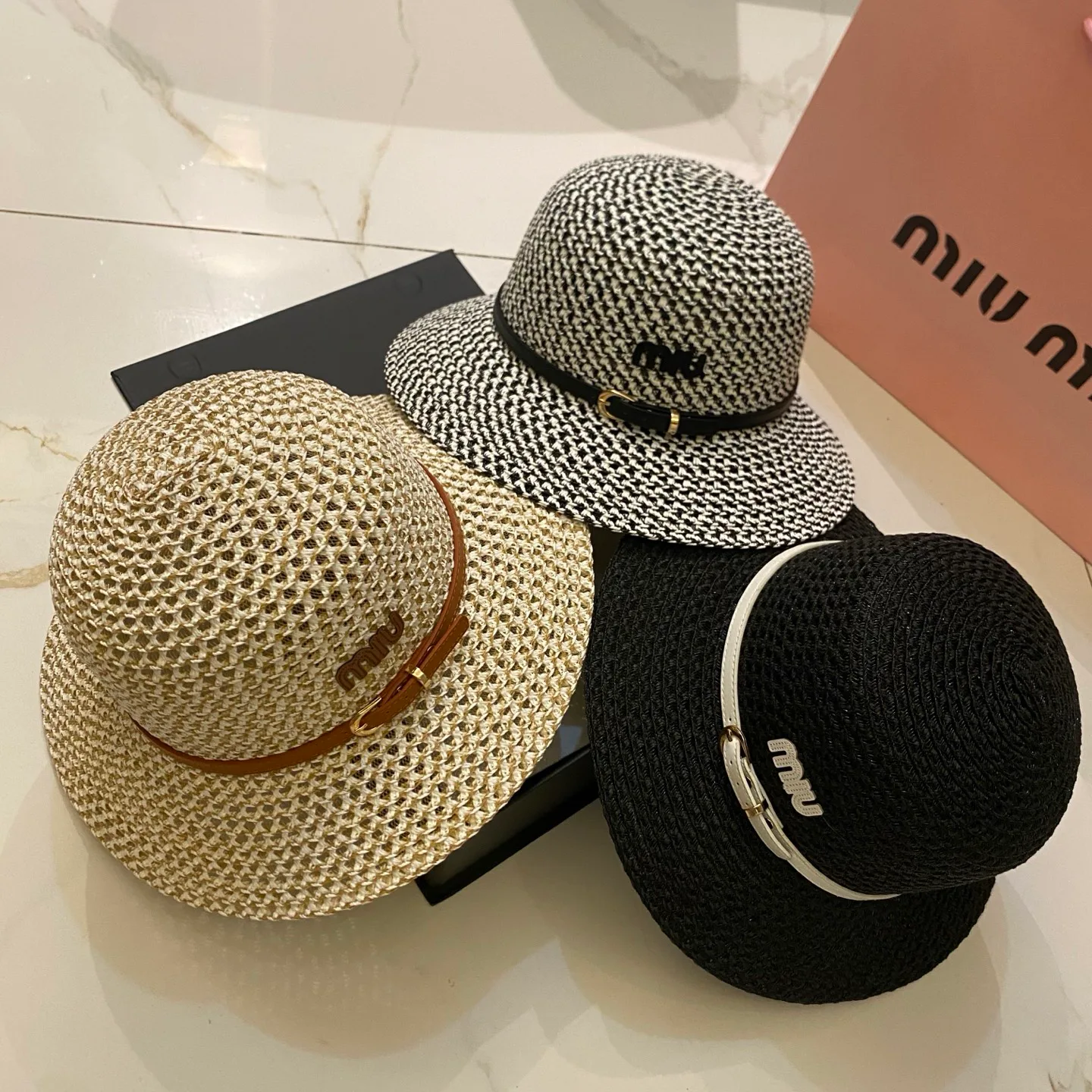 Hats MIU MIU 17498289