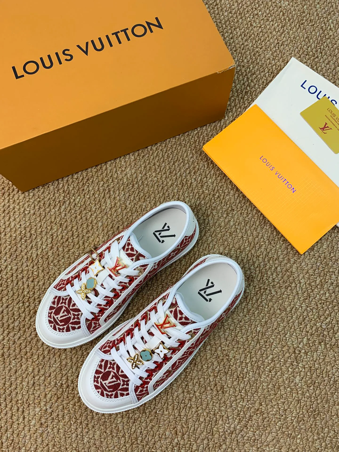 Women's Sneakers LOUIS VUITTON 17545196