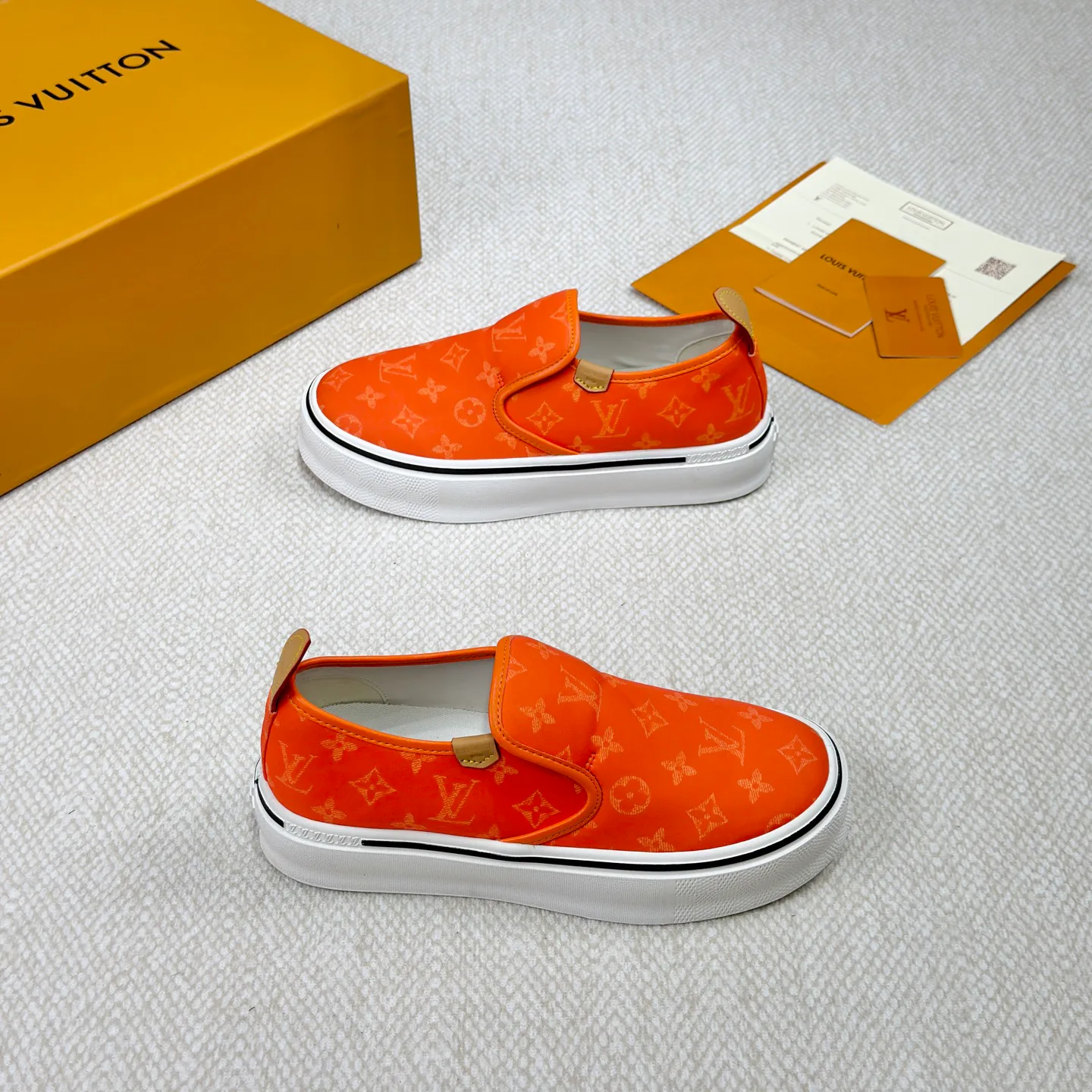 Men's Sneakers LOUIS VUITTON 18365136