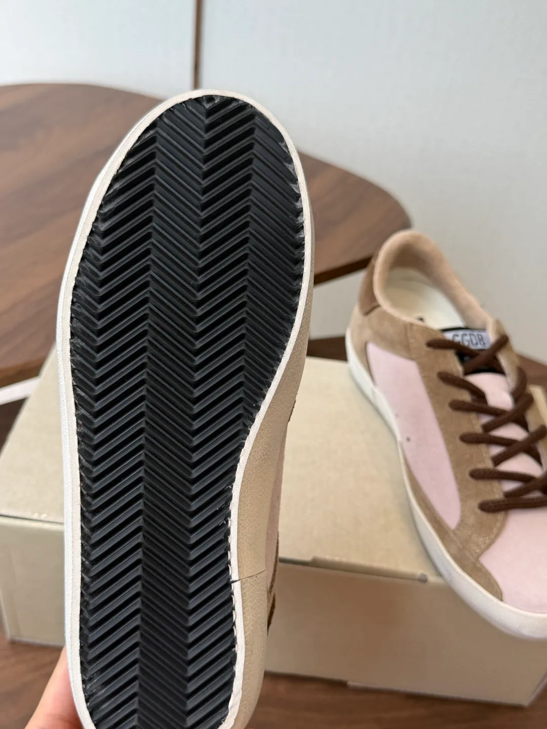 Women's Sneakers GOLDEN GOOSE 18146570
