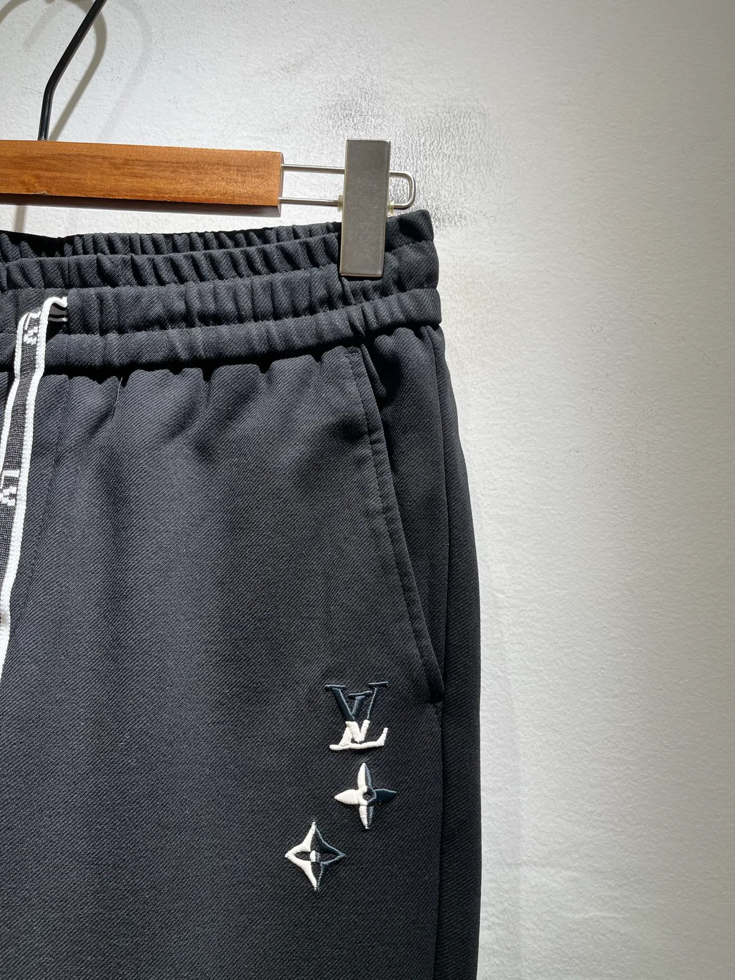 Men's Trousers LOUIS VUITTON 18343129
