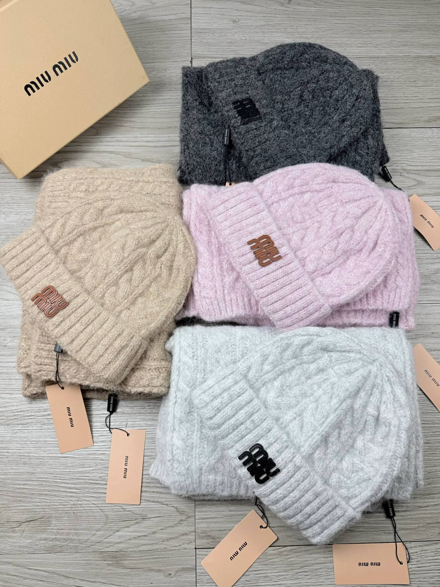Hats MIU MIU 18549261