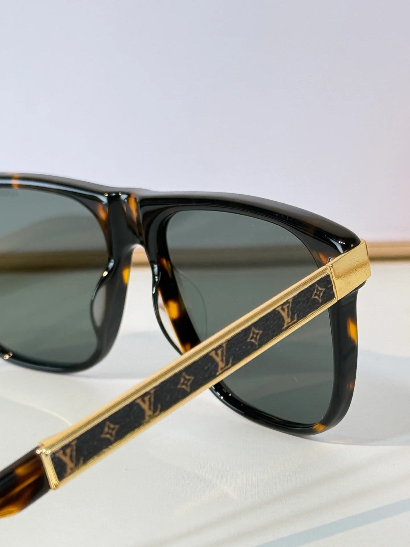 Glasses LOUIS VUITTON 18118087