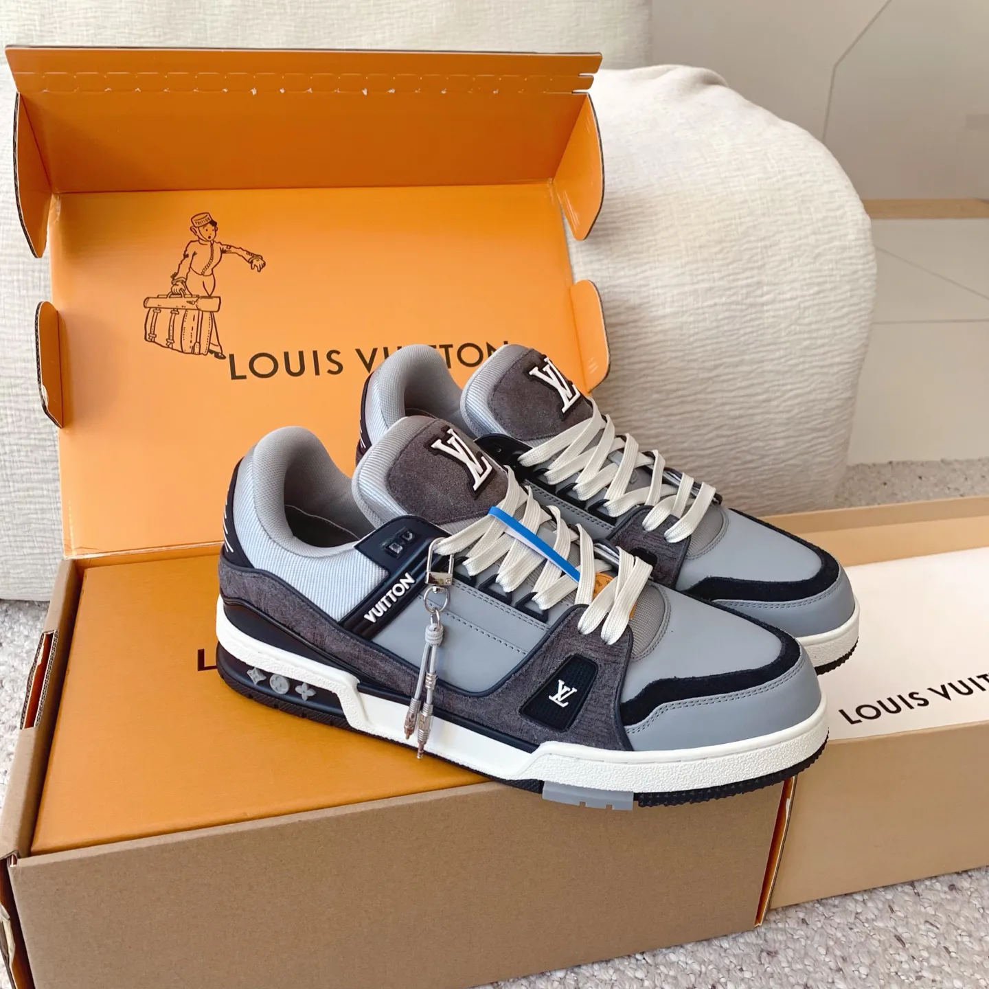 Men's Sneakers LOUIS VUITTON 18258375