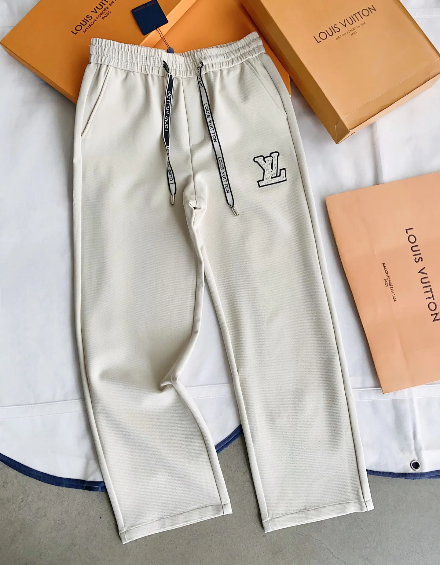 Men's Trousers LOUIS VUITTON 18469101