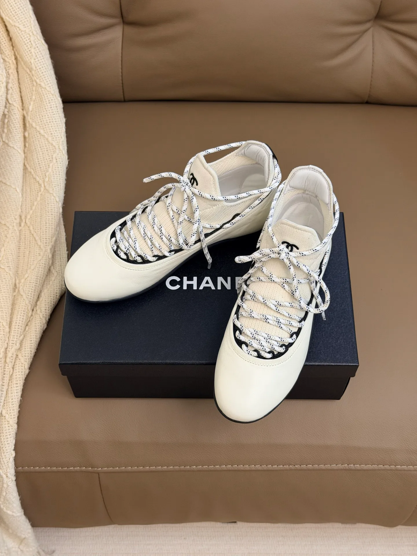 Women's Sneakers CHANEL 17510617