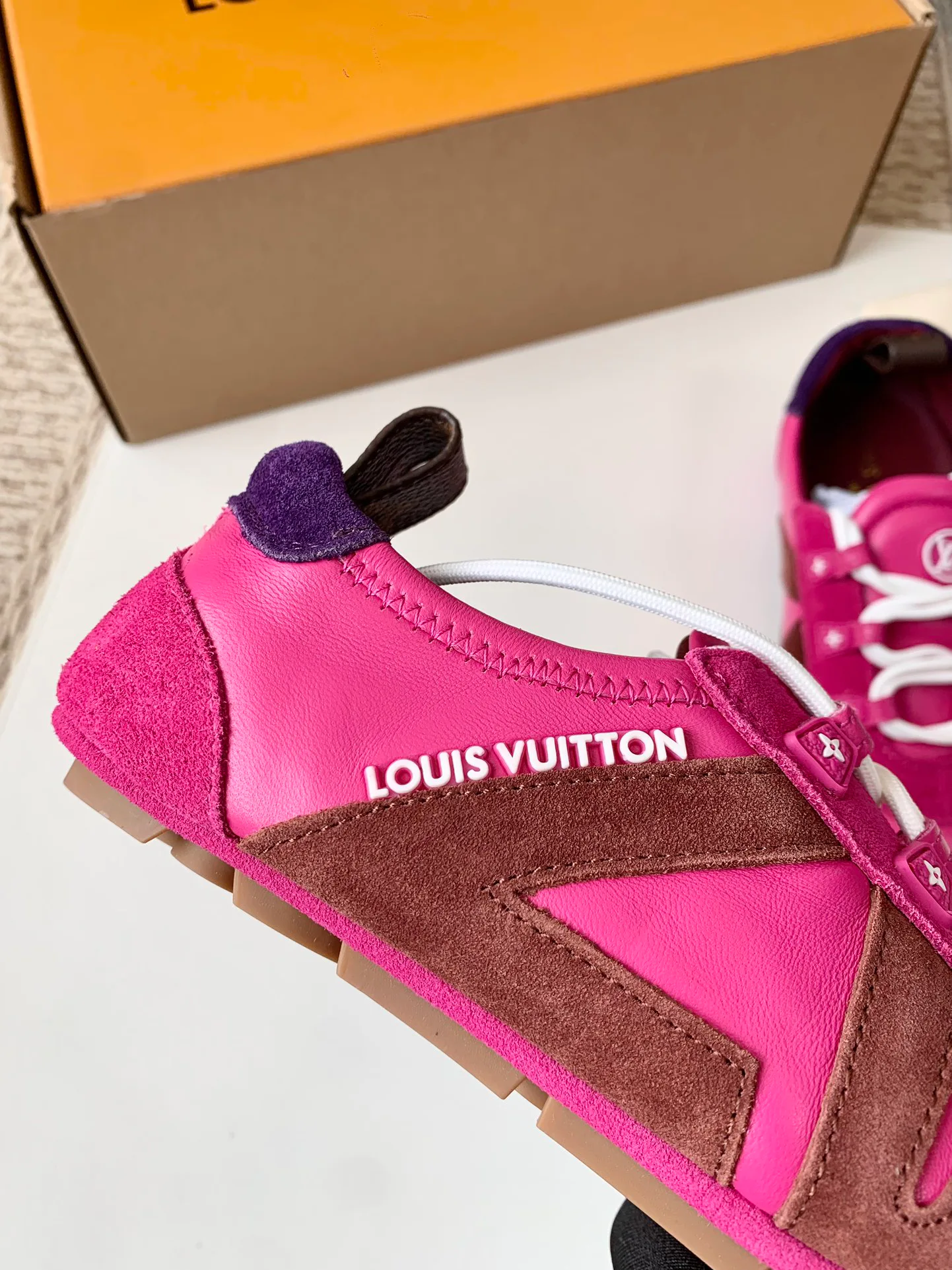 Women's Sneakers LOUIS VUITTON 17753810
