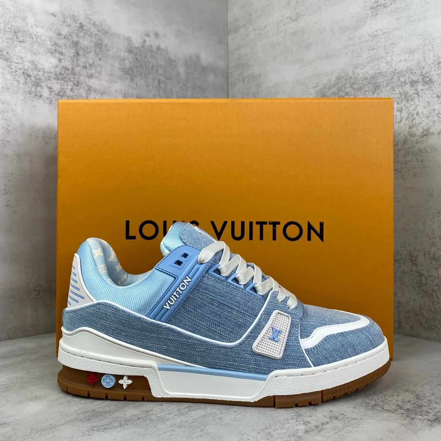 Women's Sneakers LOUIS VUITTON 17961744
