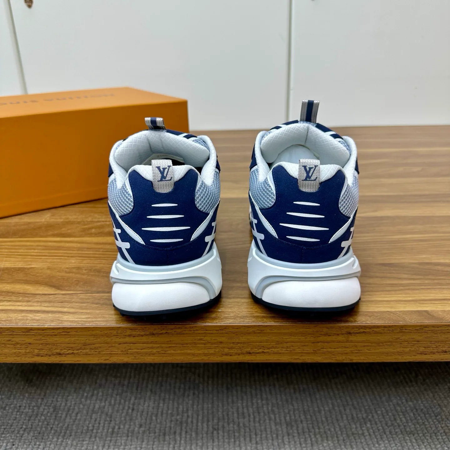 Men's Sneakers LOUIS VUITTON 17477025