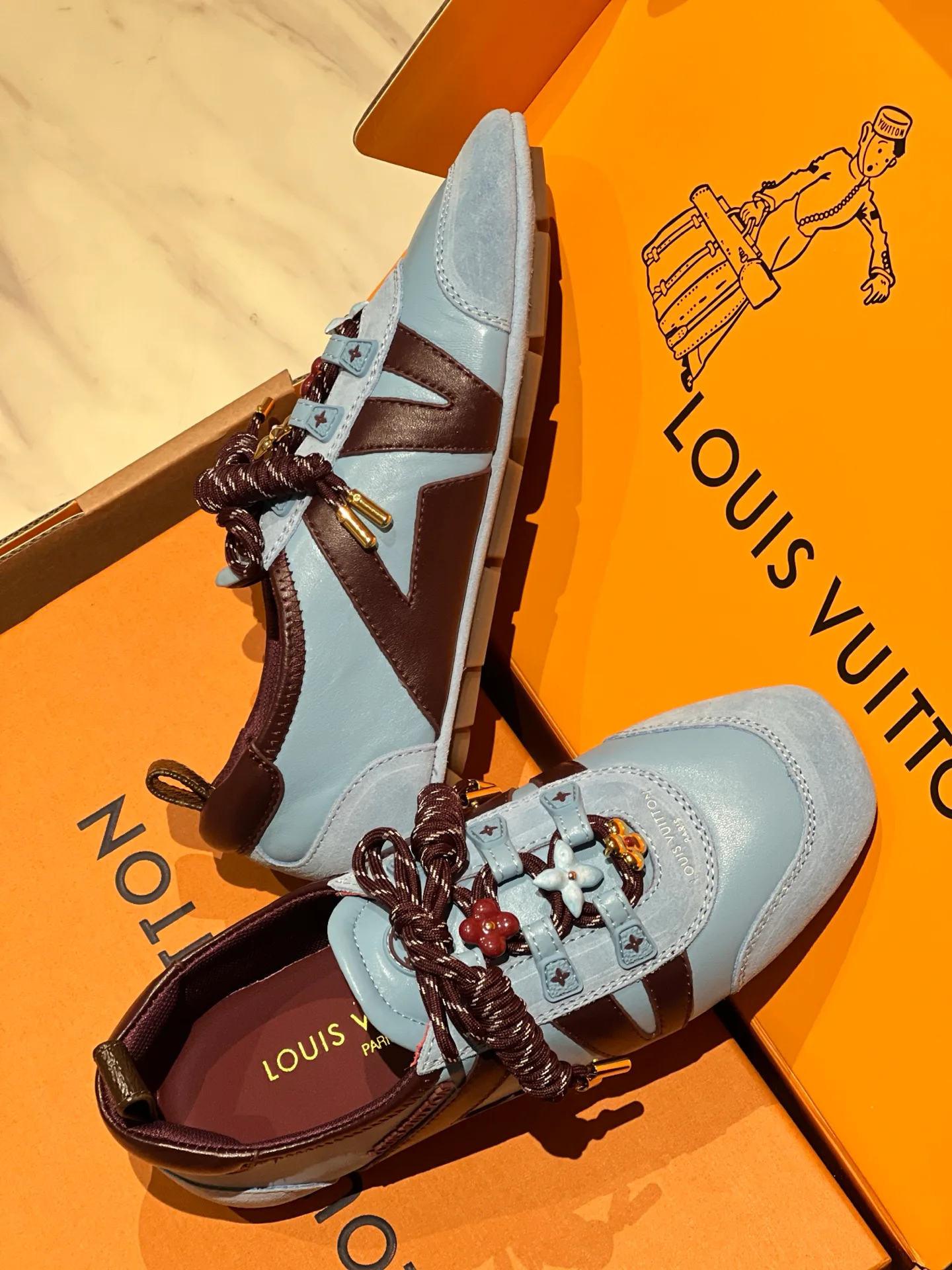 Women's Sneakers LOUIS VUITTON 18194163
