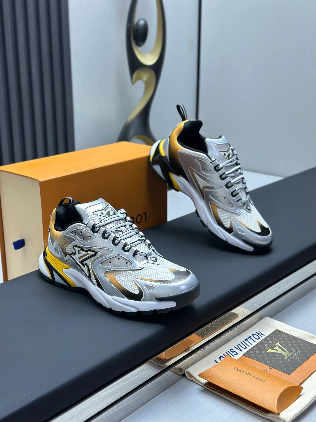 Men's Sneakers LOUIS VUITTON 18211981