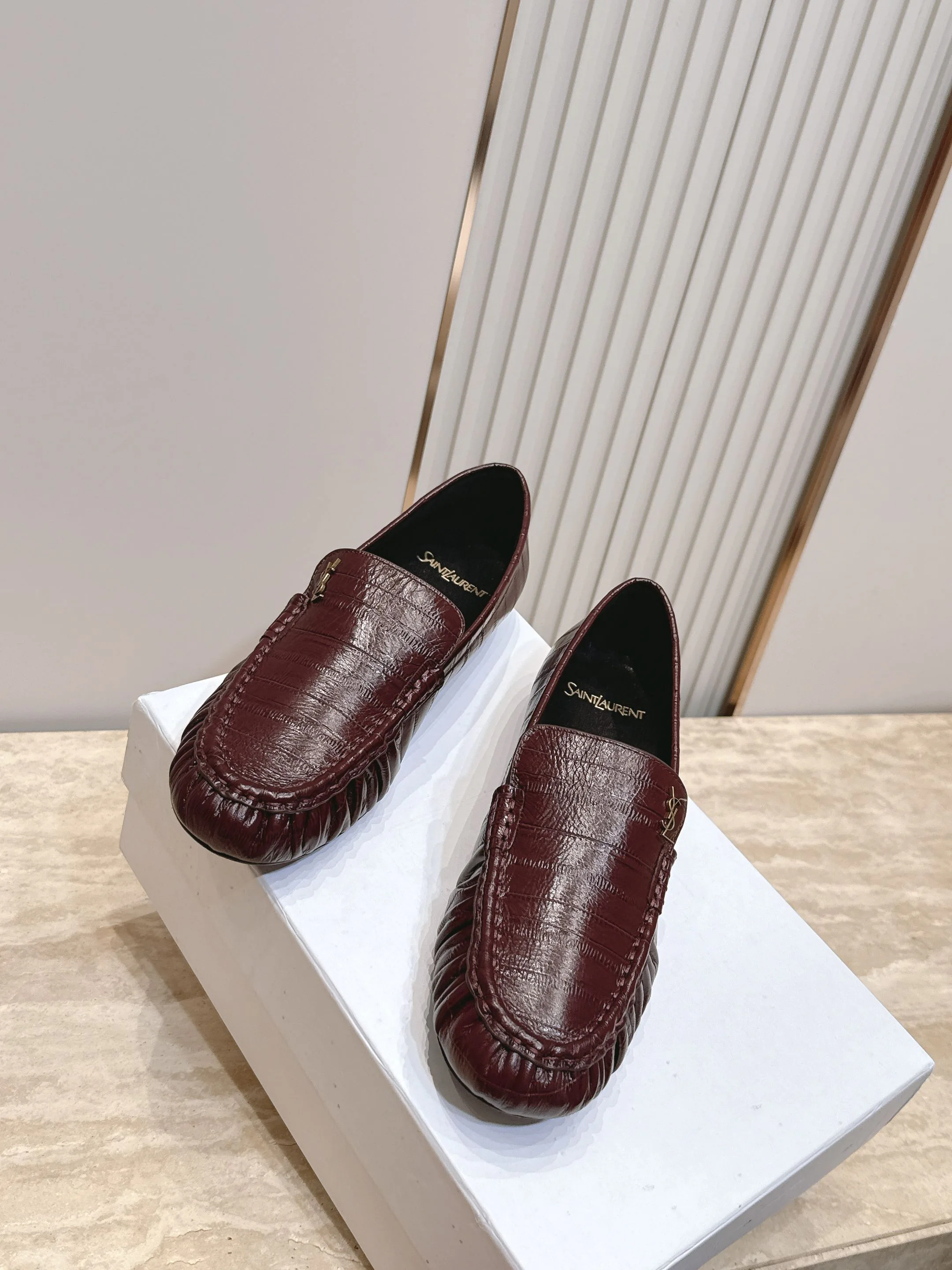 Women's Loafers And Moccasins SAINT LAURENT 17701330