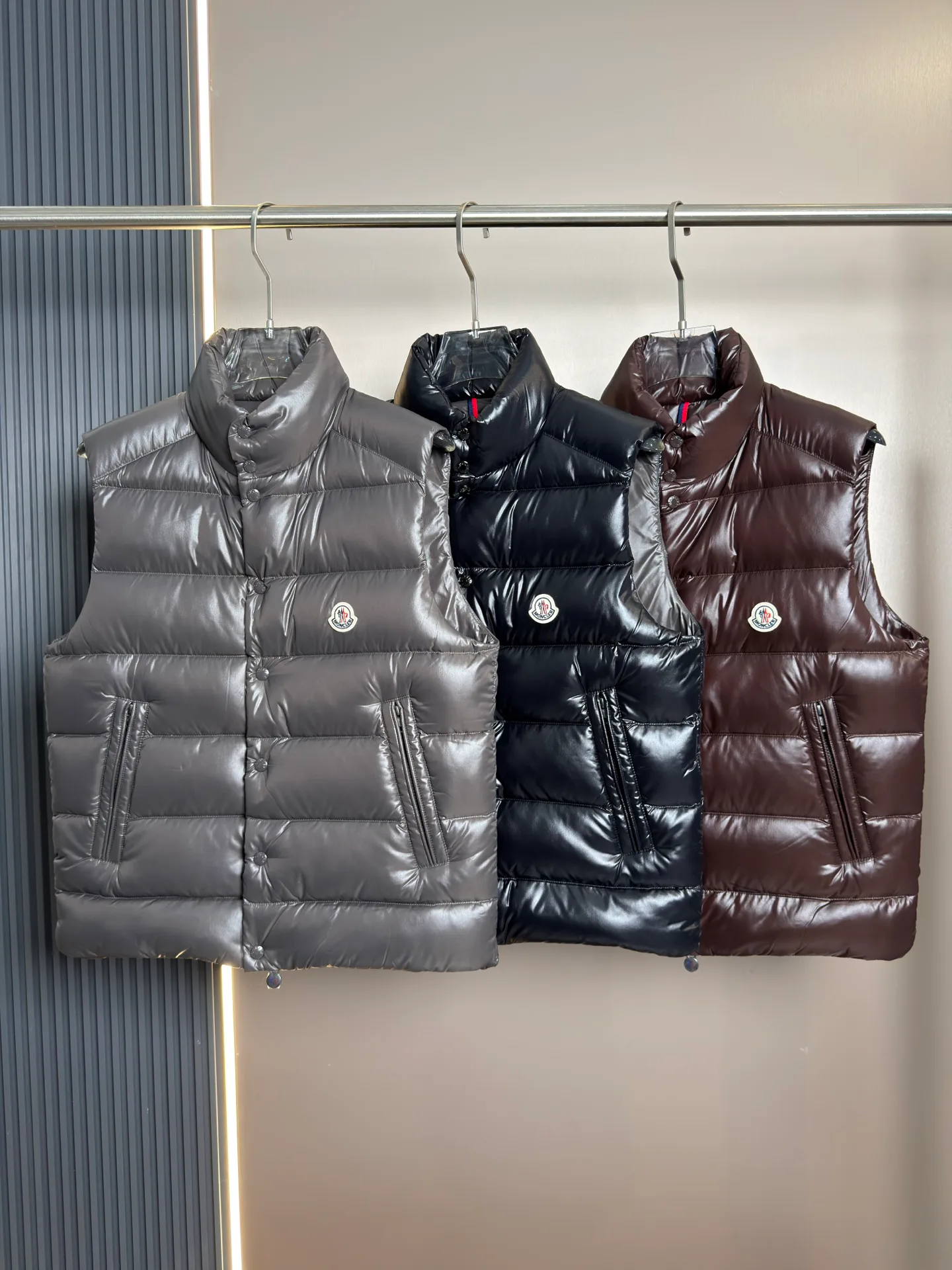 Men's Vests MONCLER 18370636