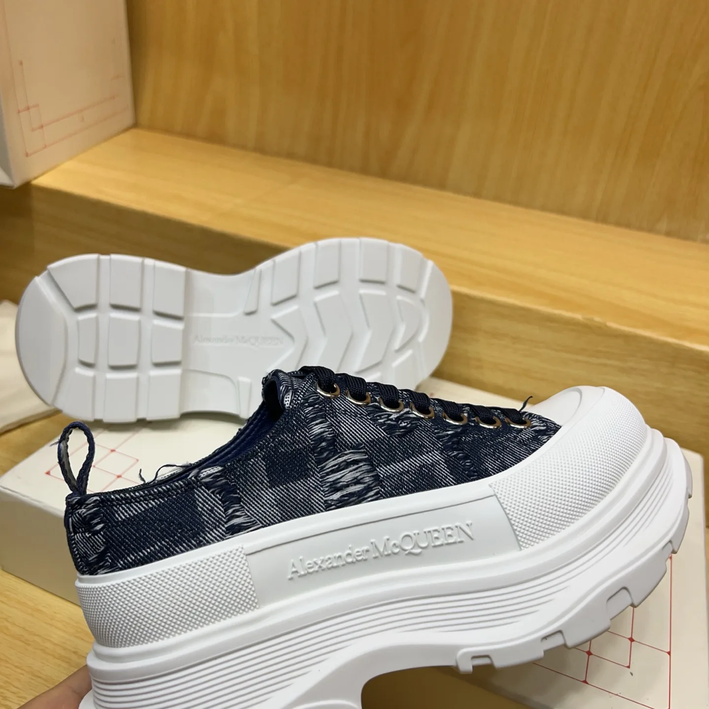 Women's Sneakers ALEXANDER MCQUEEN 17545304
