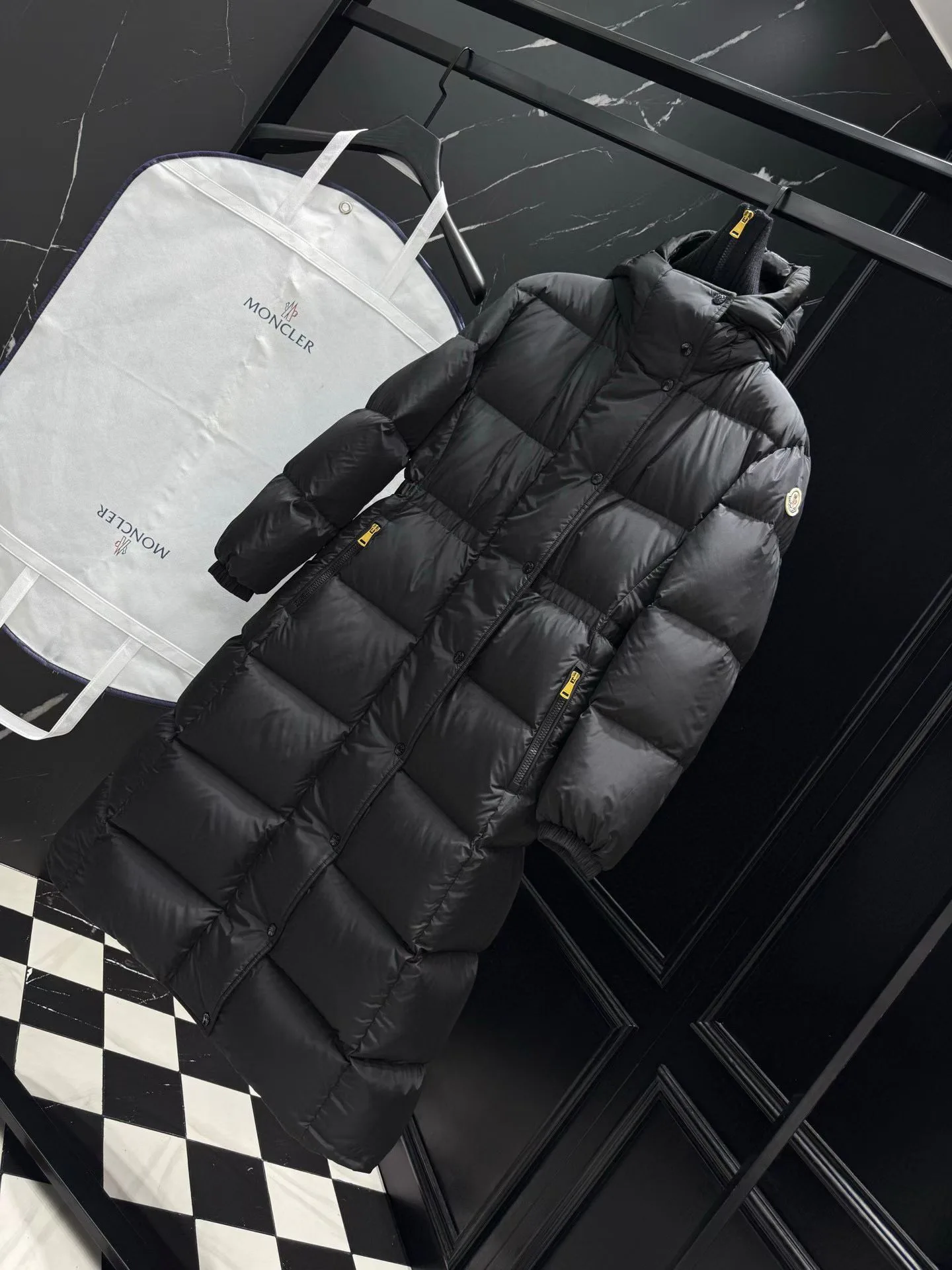 Women's Jackets And Down Jackets MONCLER 17810374
