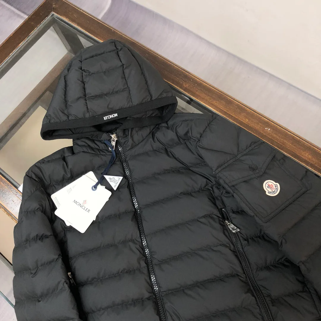Women's Jackets And Down Jackets MONCLER 18408602