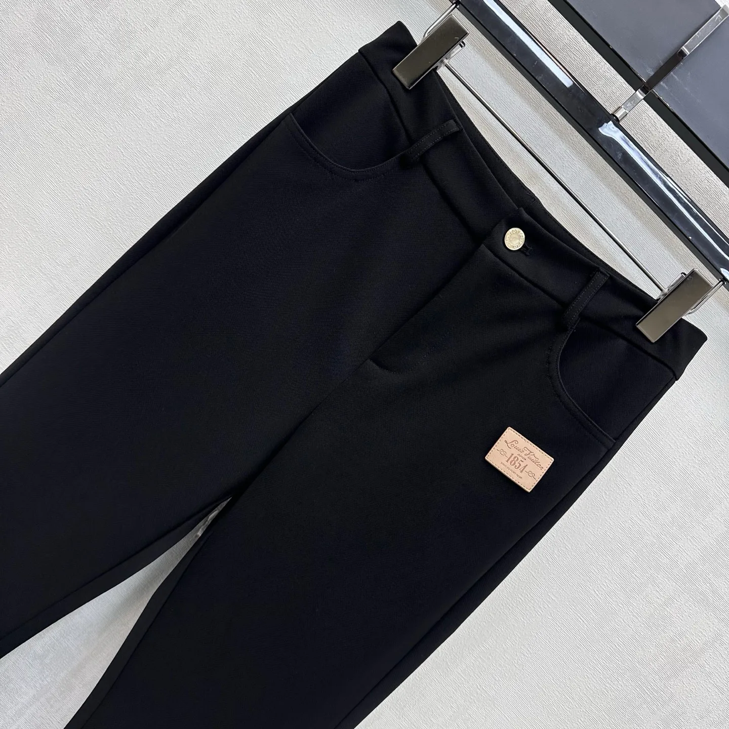 Women's Trousers LOUIS VUITTON 18228460