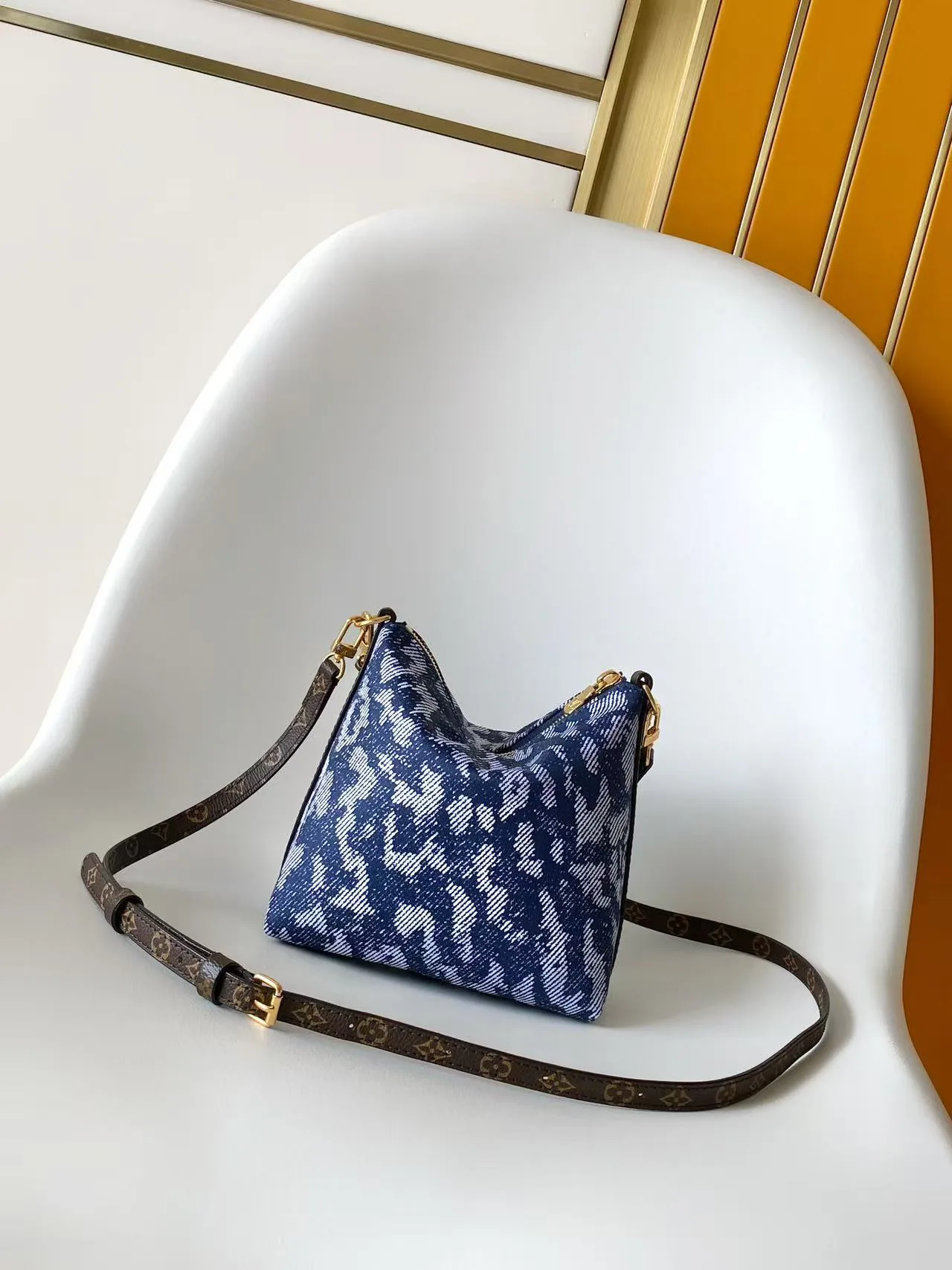 Women's Shoulder Bags LOUIS VUITTON 17948738