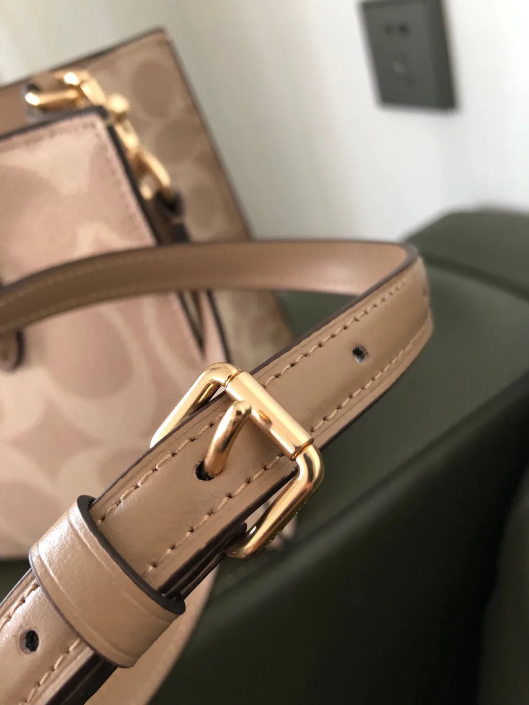 Women's Classic Handbags COACH 17960975