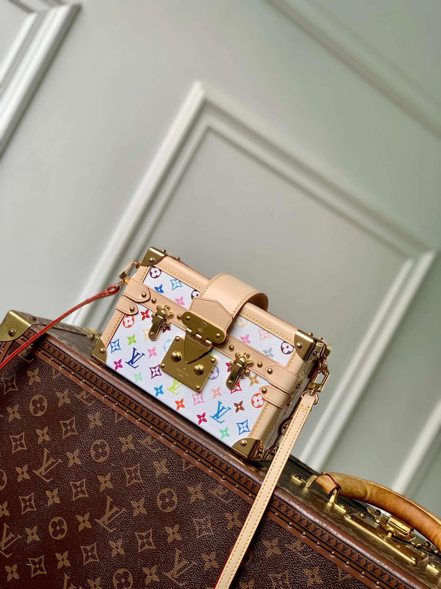 Women's Classic Handbags LOUIS VUITTON 18412568