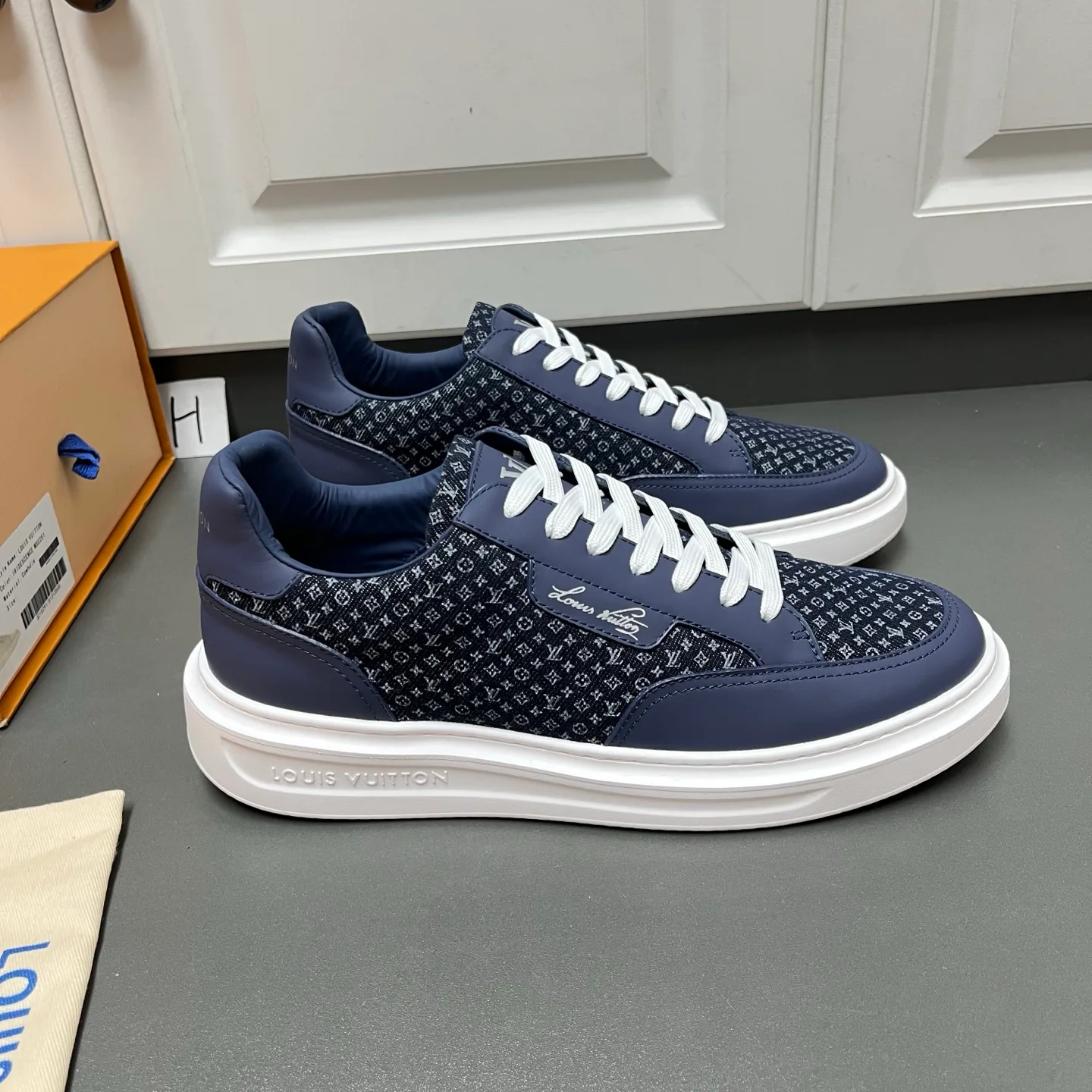 Men's Sneakers LOUIS VUITTON 18500168