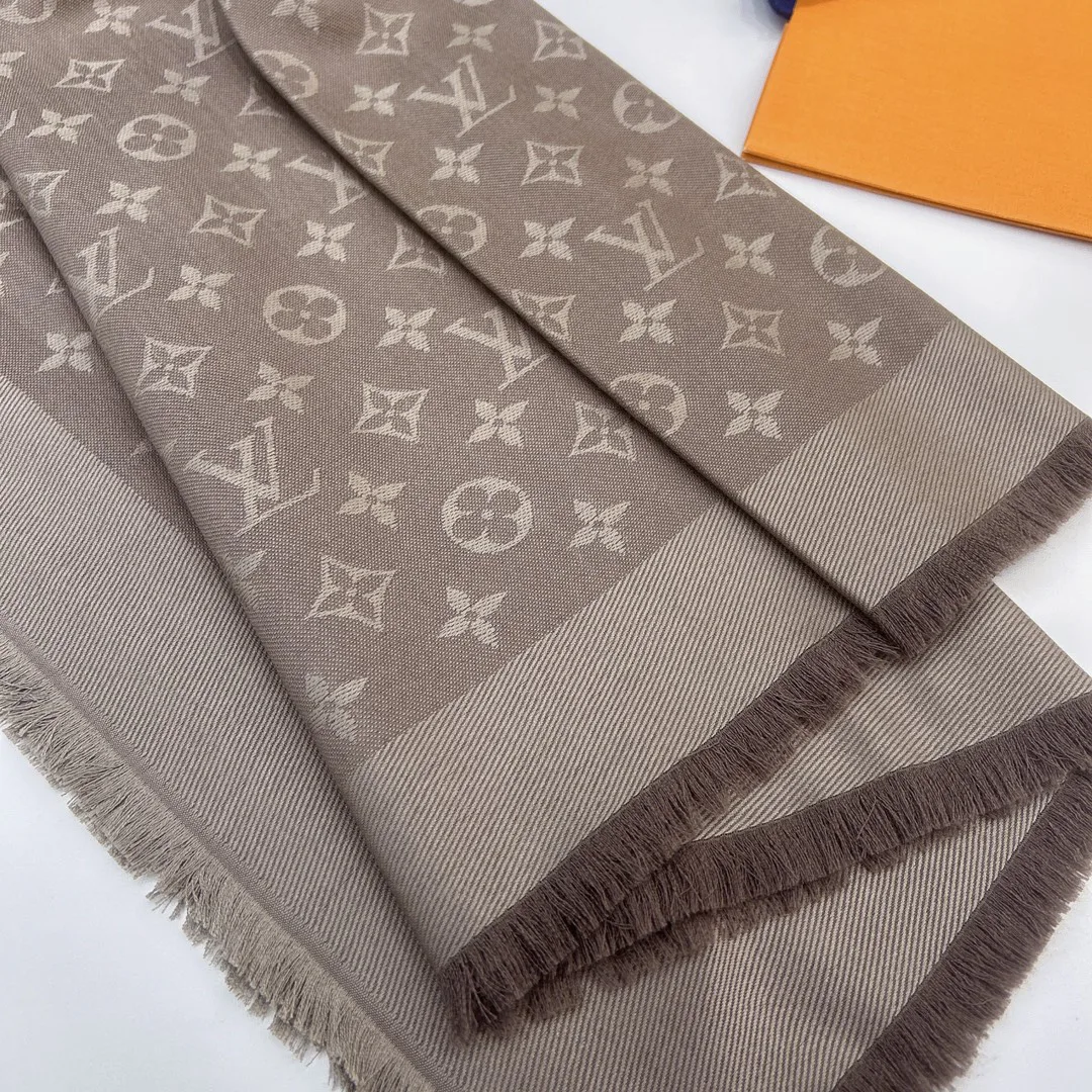 Scarves LOUIS VUITTON 18267587