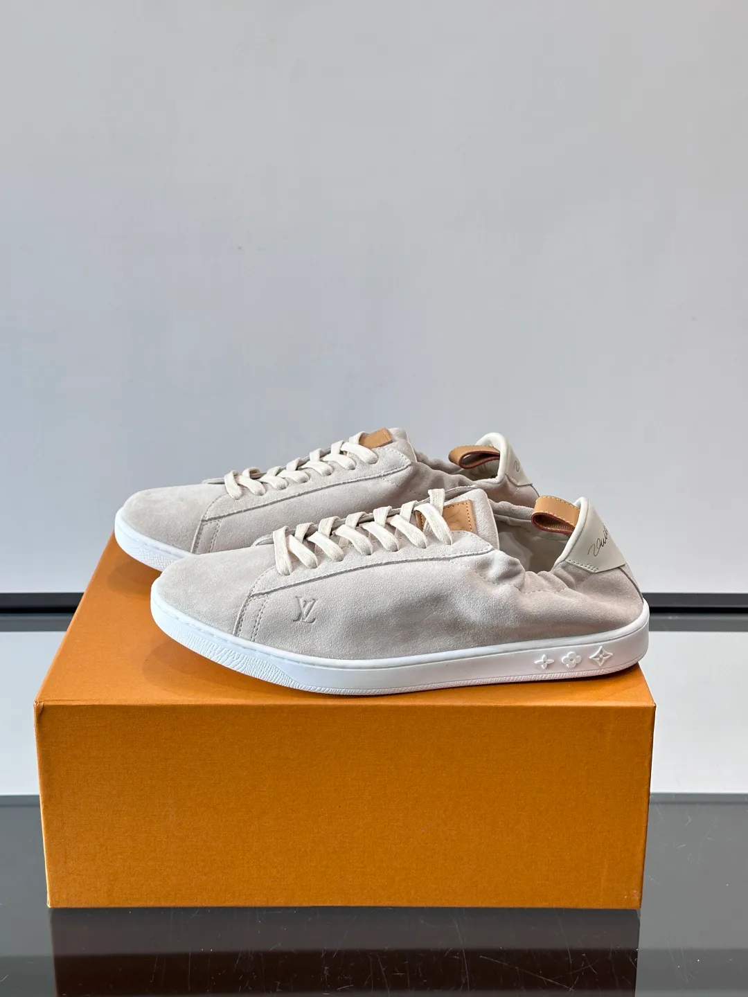 Men's Sneakers LOUIS VUITTON 18263695