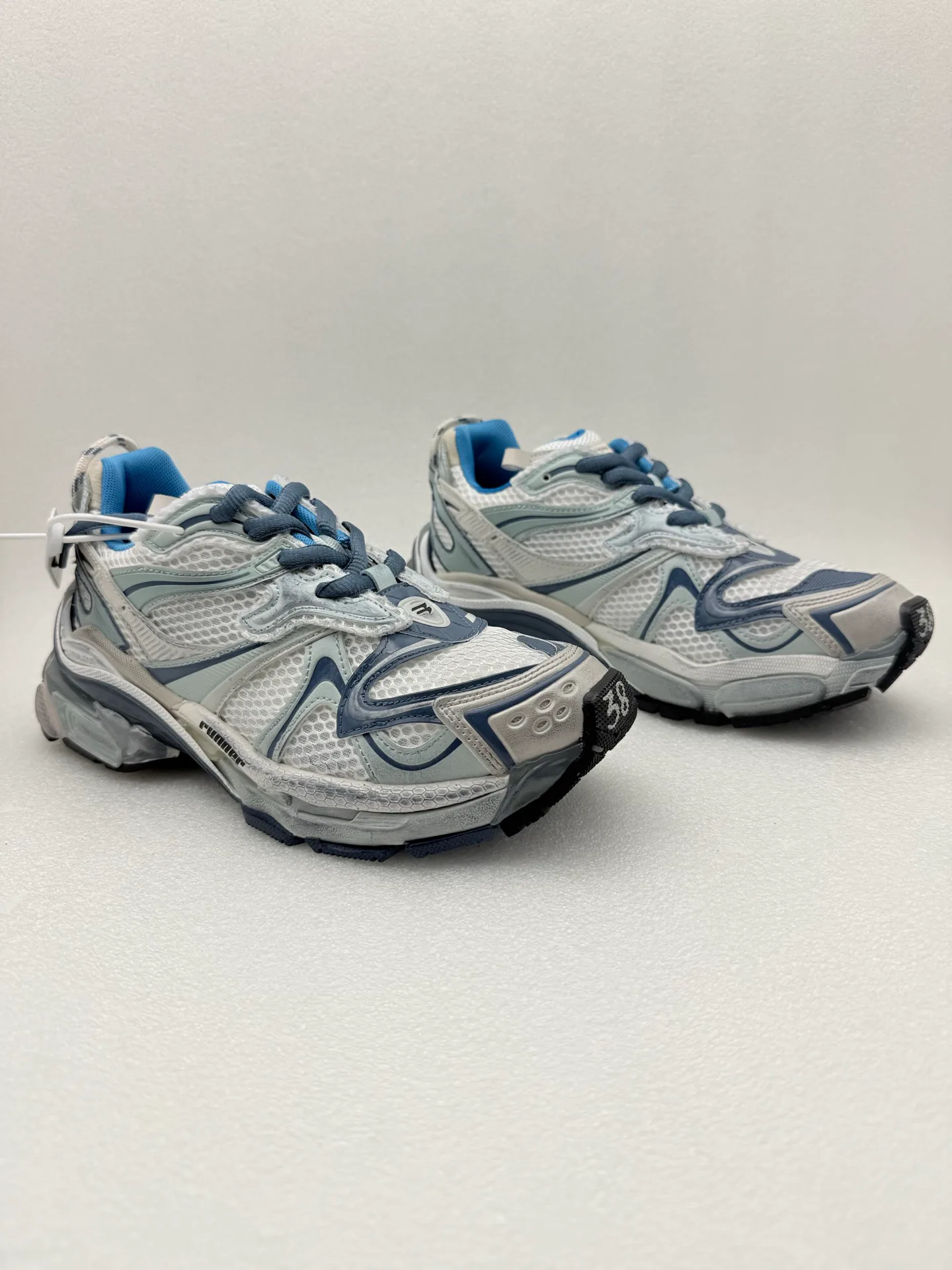 Кроссовки Женские Balenciaga 18589192