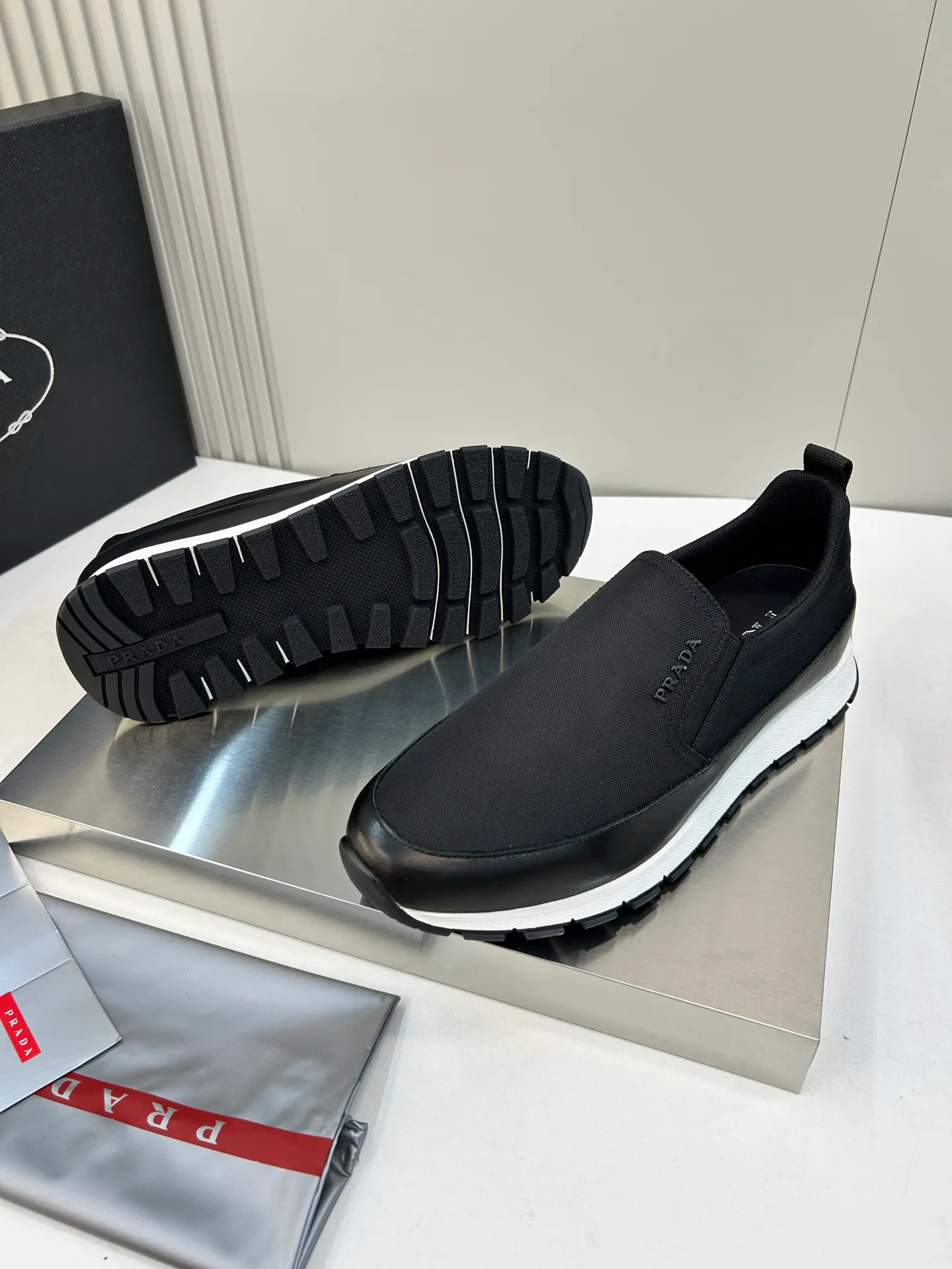 Men's Sneakers PRADA 18267395