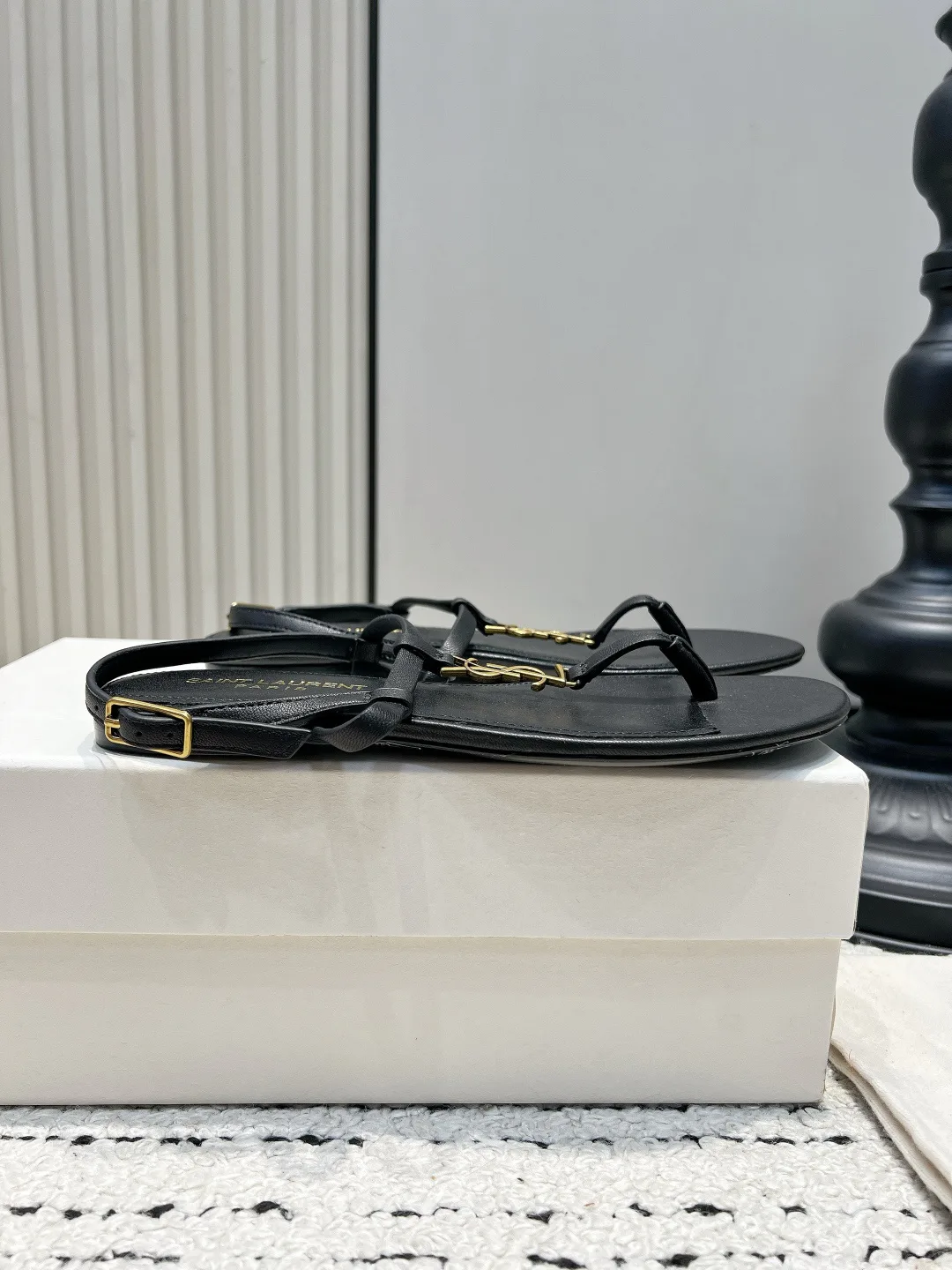 Women's Flip-Flops SAINT LAURENT 17578042