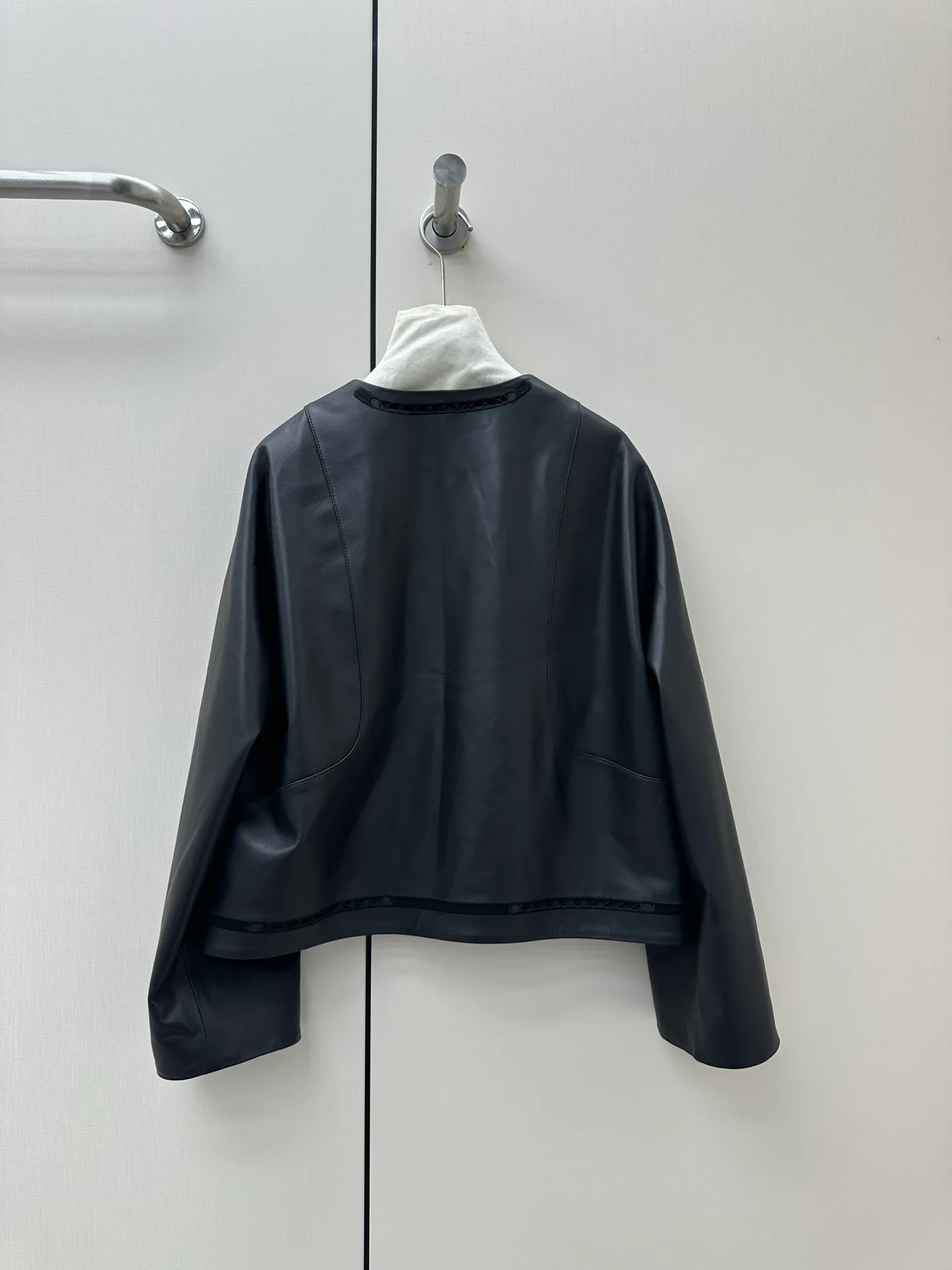 Women's Leather Jackets And Sheepskin Coats HERMES 18441901