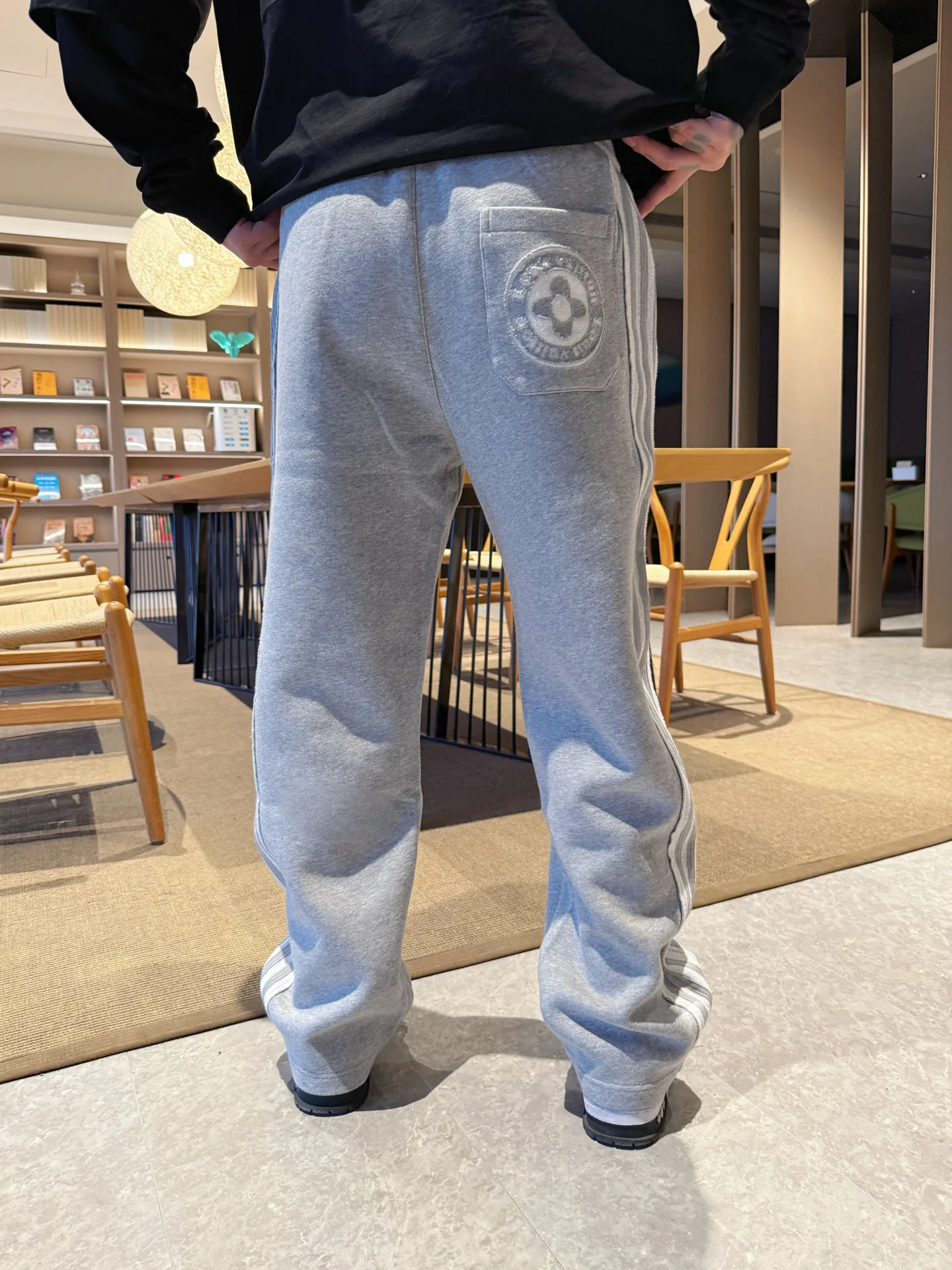 Men's Trousers LOUIS VUITTON 18345809