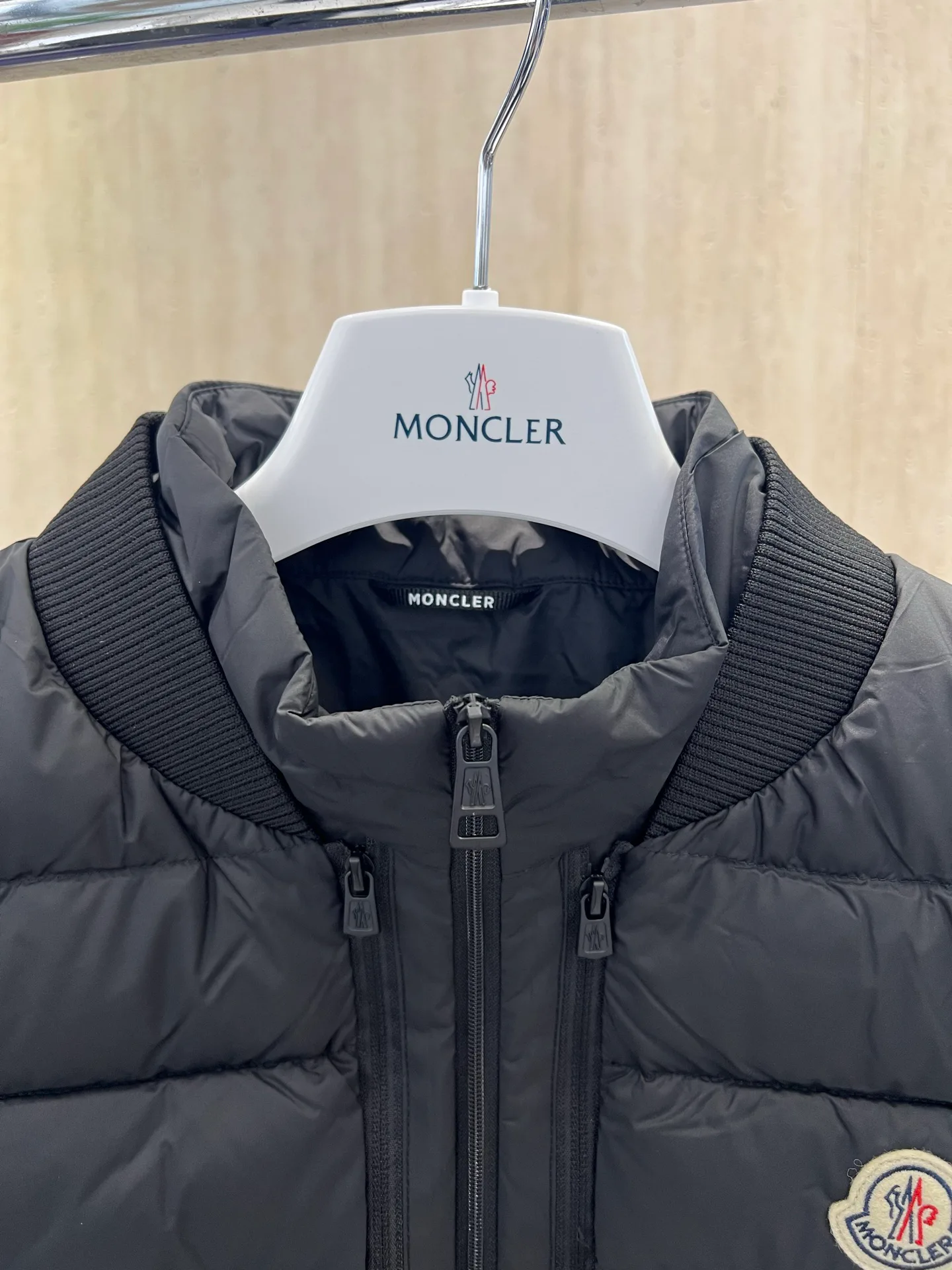 Women's Jackets And Down Jackets MONCLER 18264467