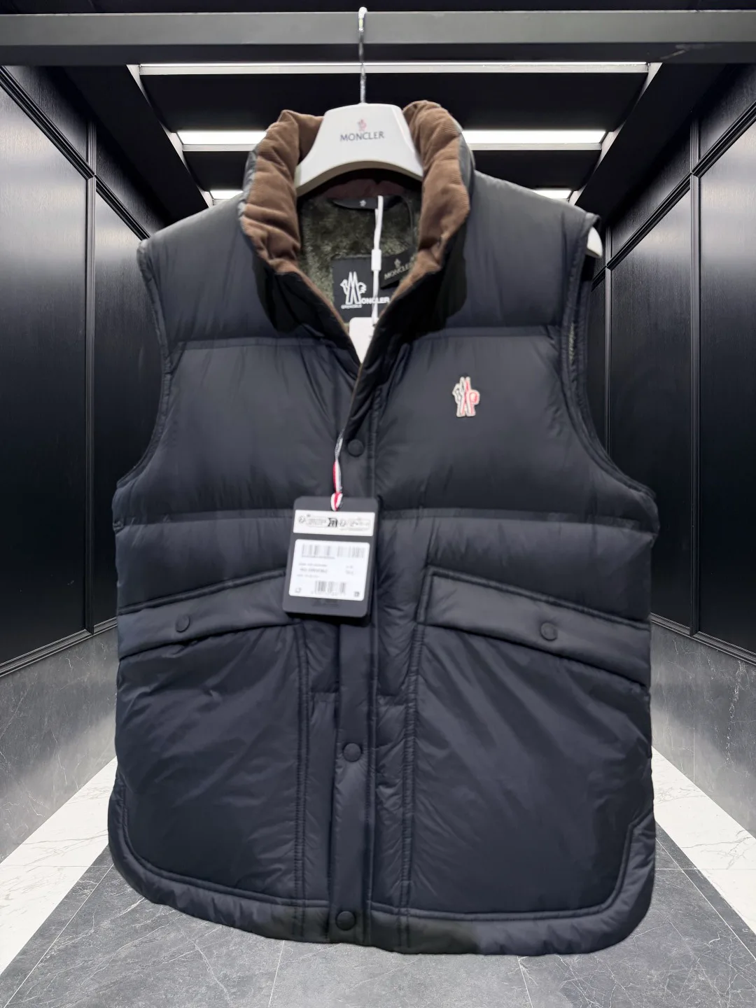 Men's Vests MONCLER 18416847