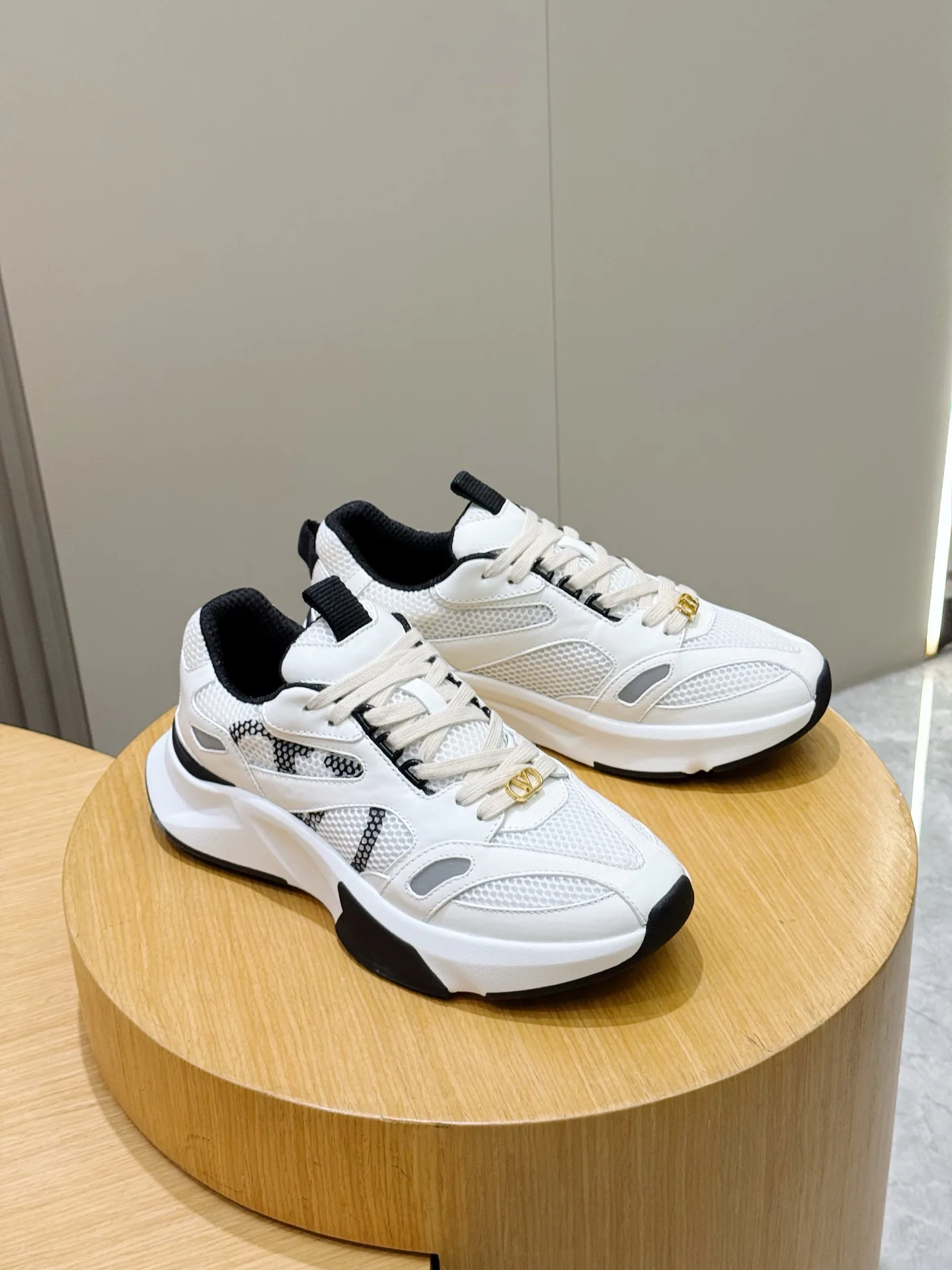Men's Sneakers VALENTINO 18101551