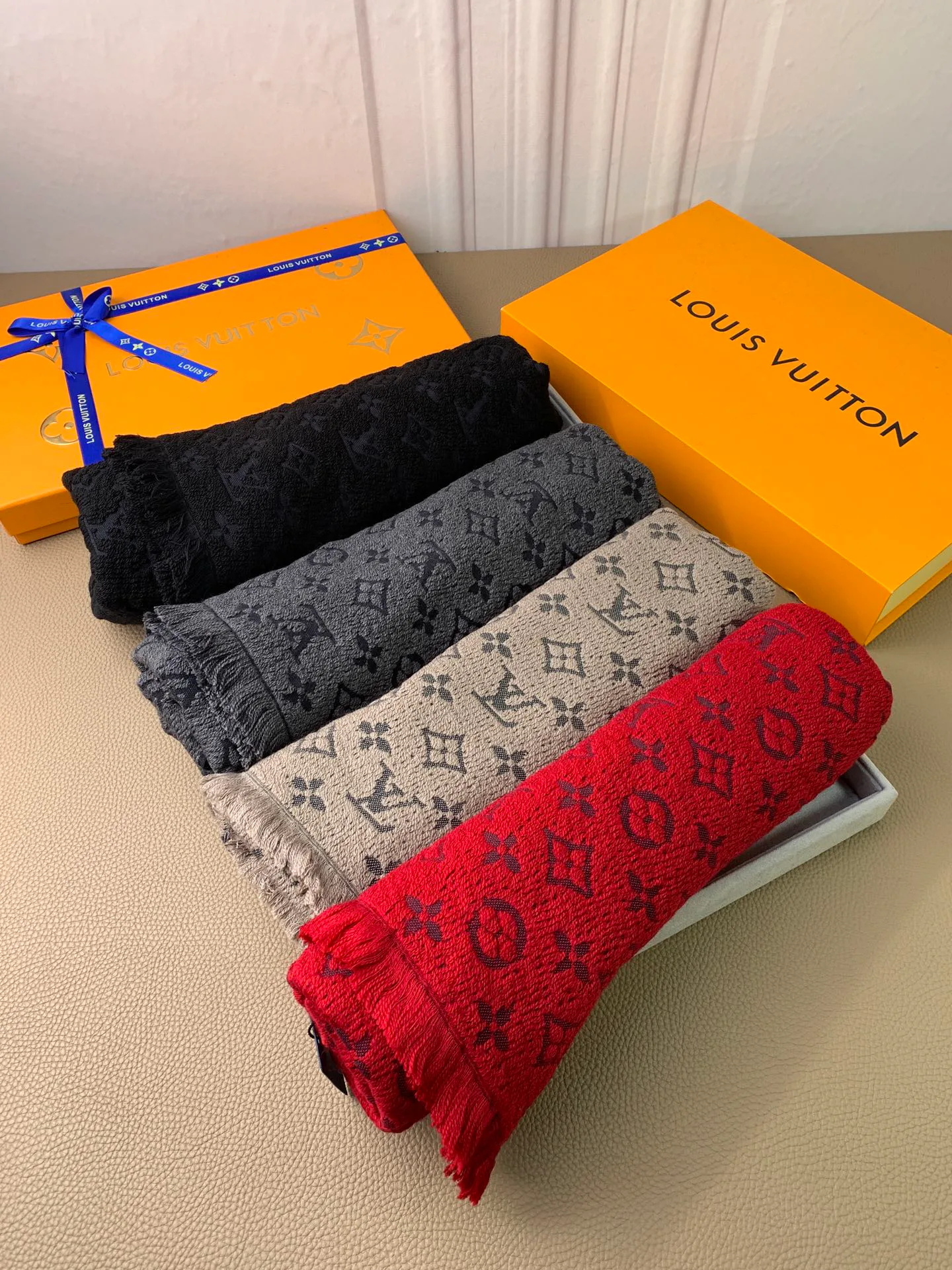 Scarves LOUIS VUITTON 18525765