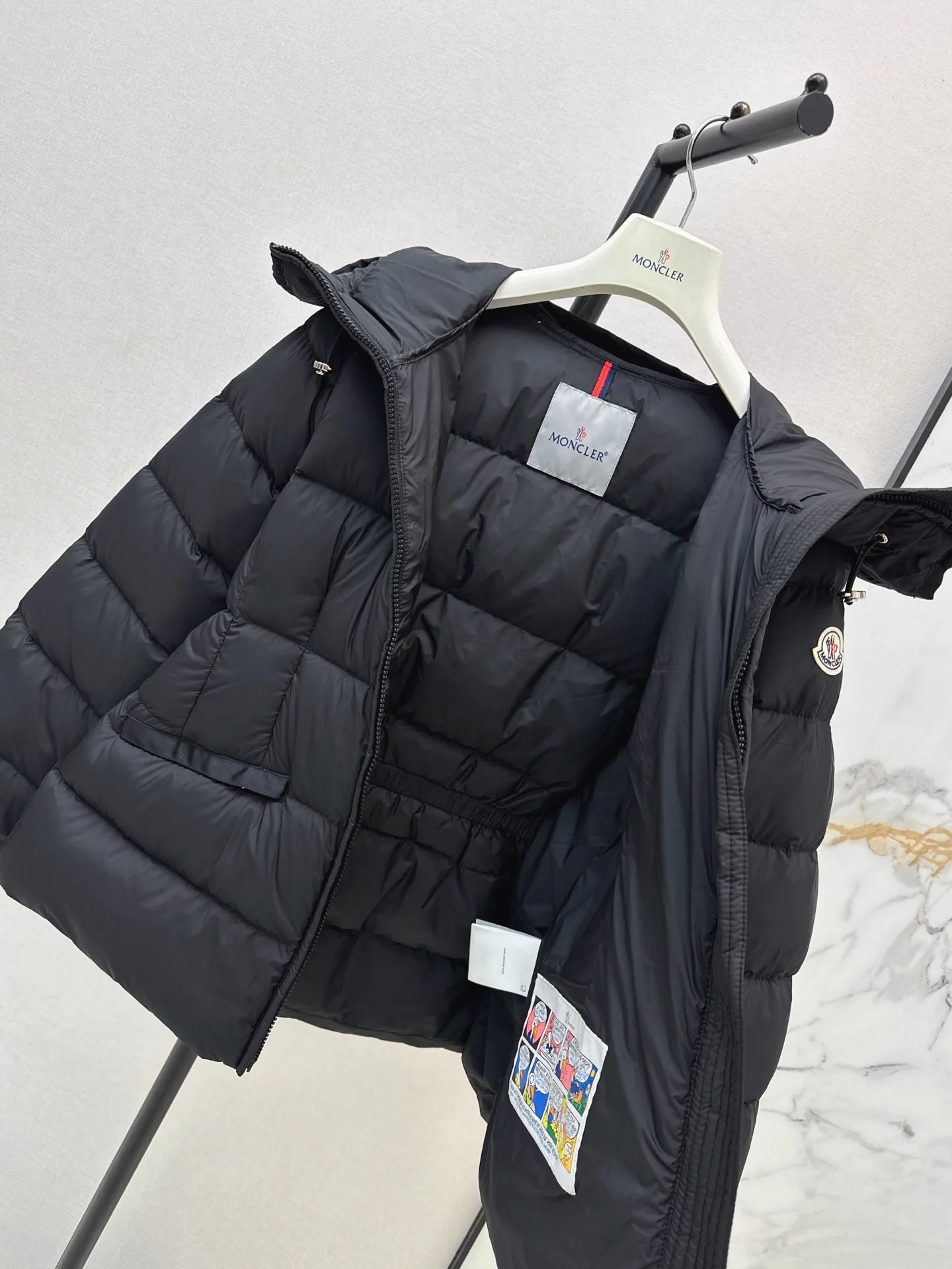 Women's Jackets And Down Jackets MONCLER 18128171